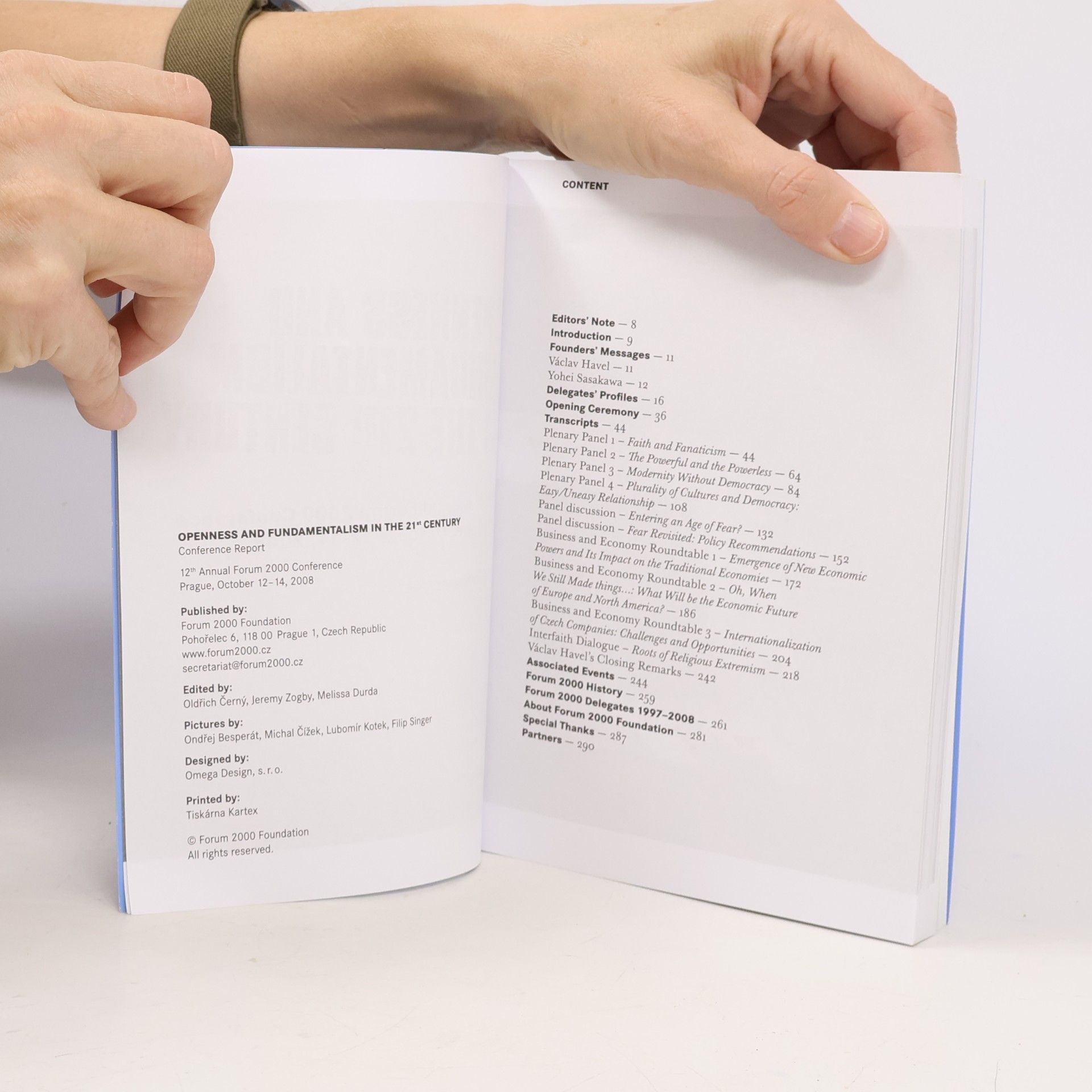 Autores varios Openness and Fundamentalism in the 21st Century