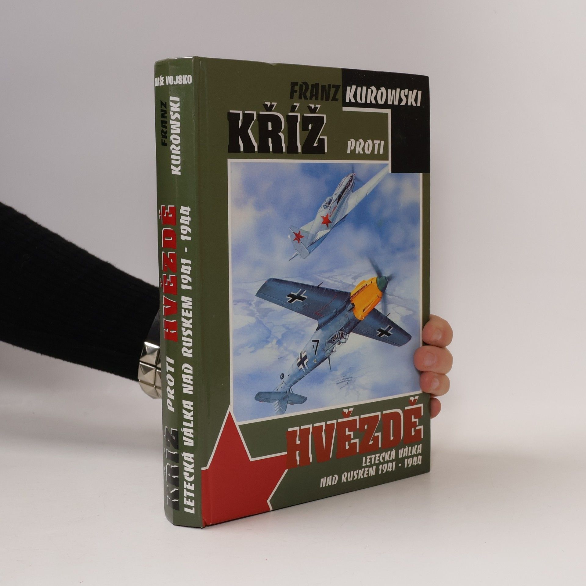 Kříž proti hvězdě