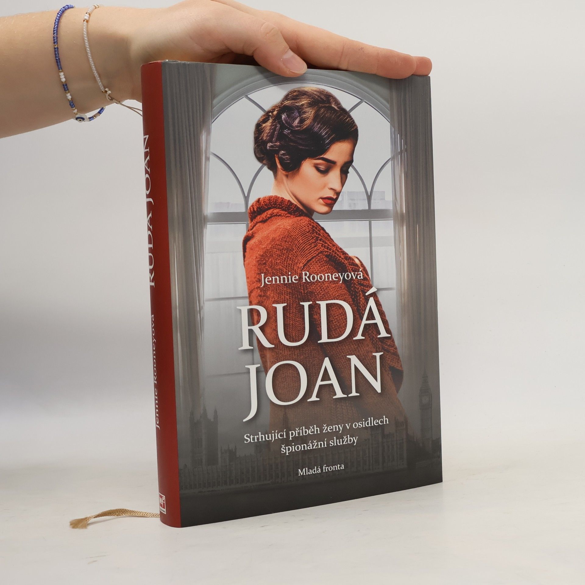 Jennie Rooney Rudá Joan