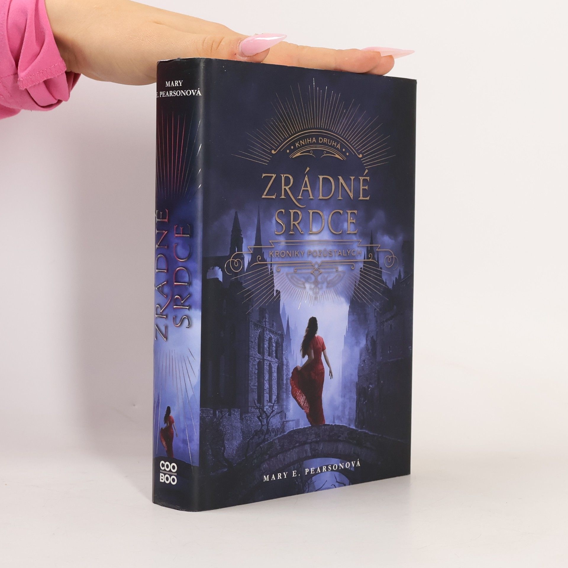 Mary E. Pearson Kroniky pozůstalých: Zrádné srdce. Kniha druhá