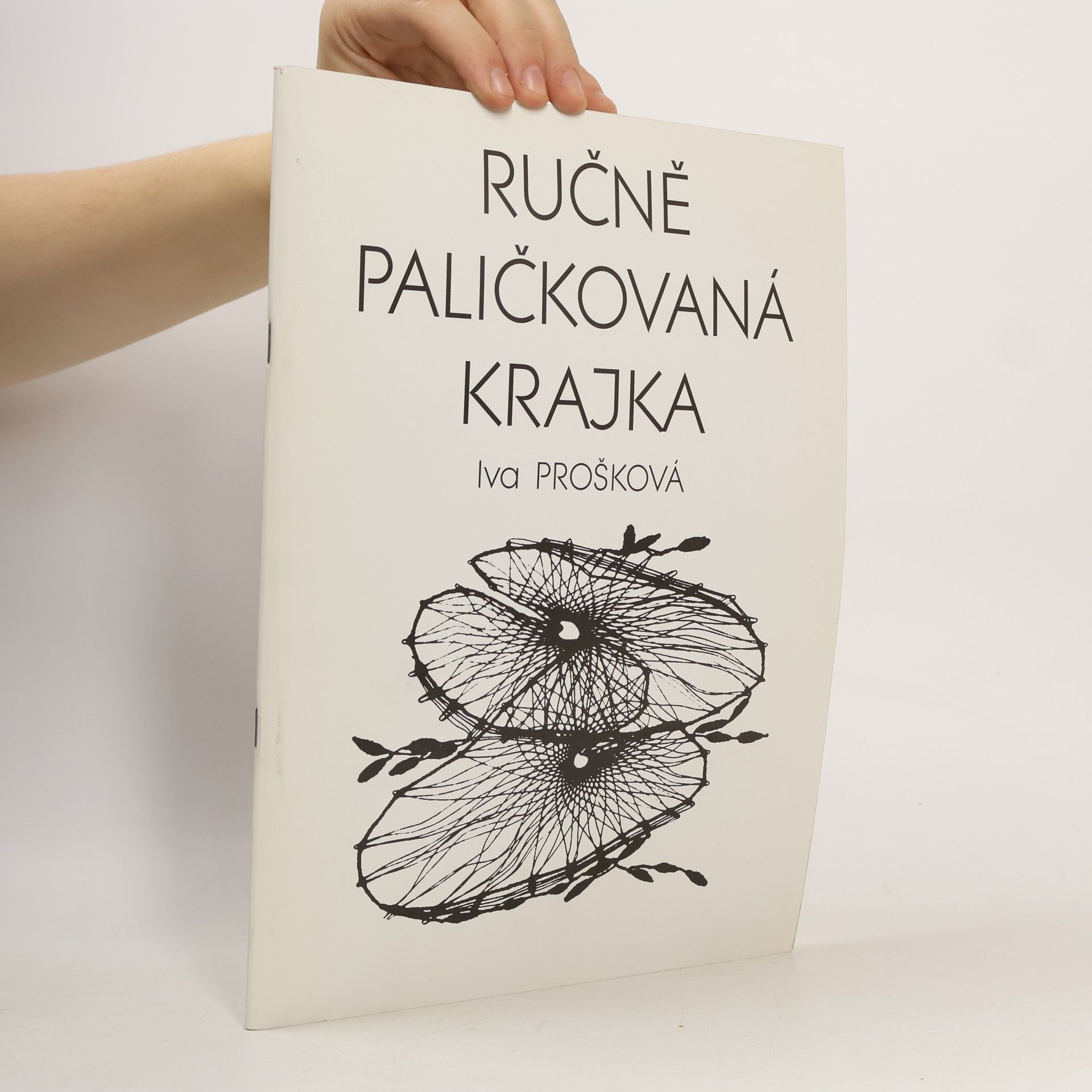 Ručně paličkovaná krajka