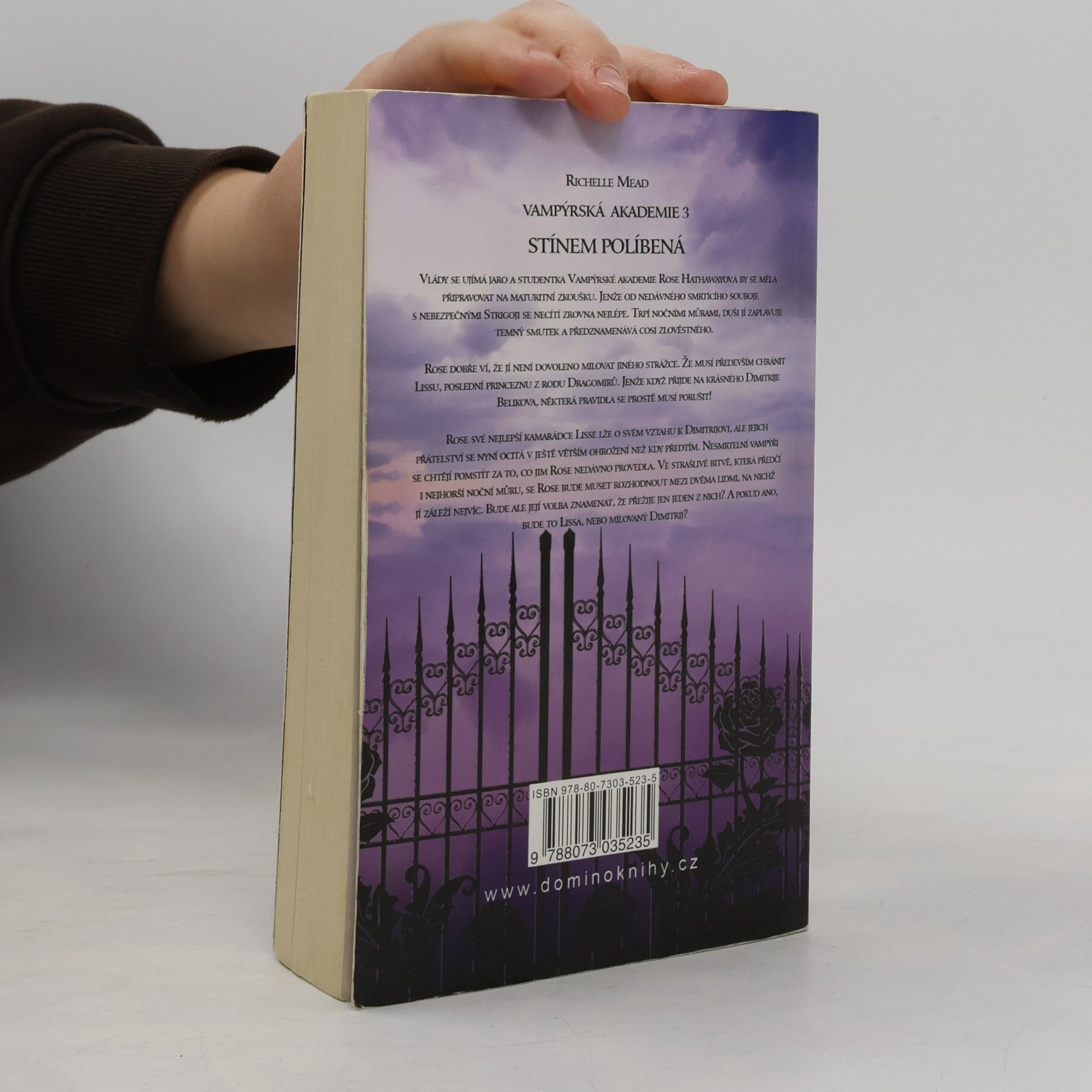 Richelle Mead Vampýrská akademie 3: Stínem políbená.