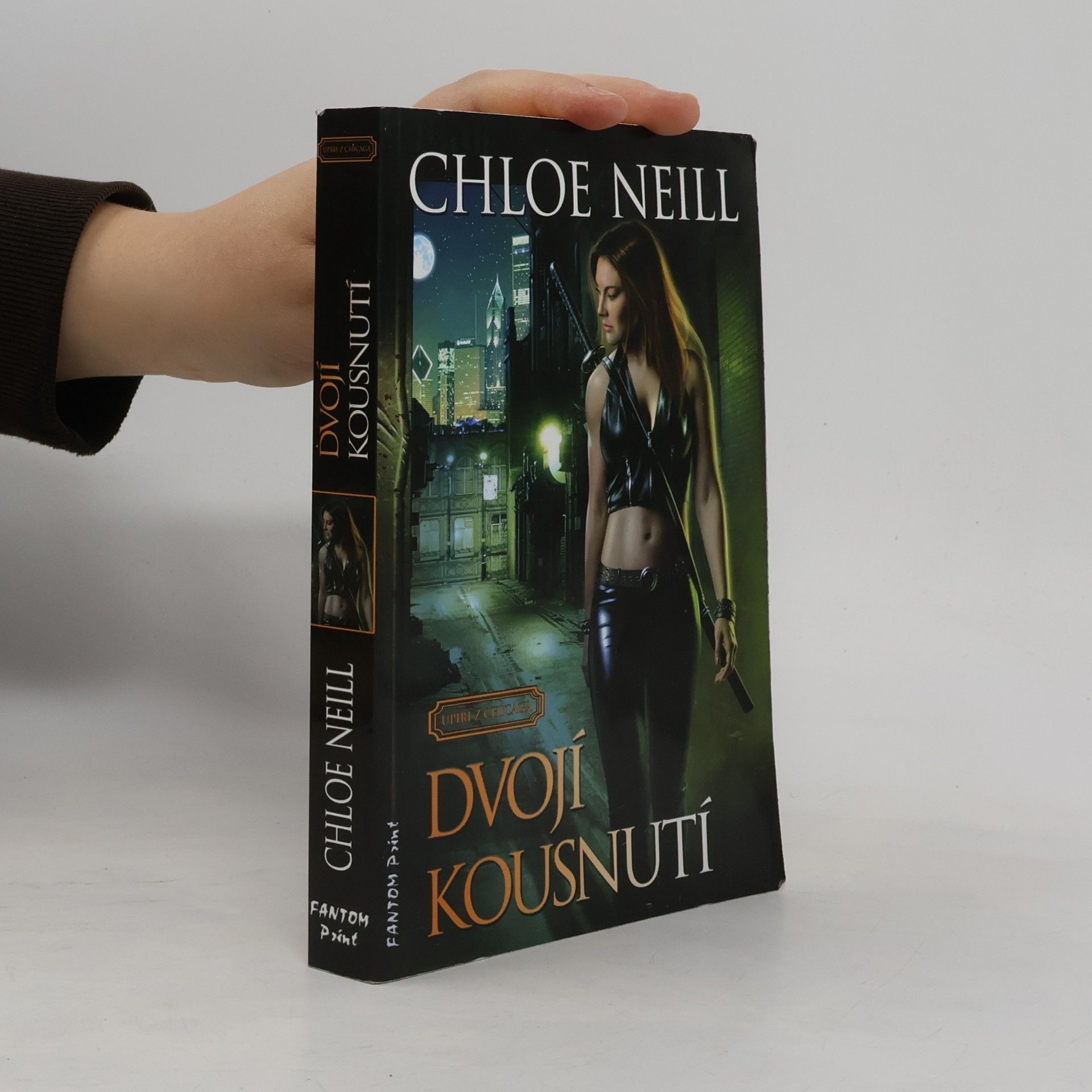 Chloe Neill Dvojí kousnutí. Upíři z Chicaga 3