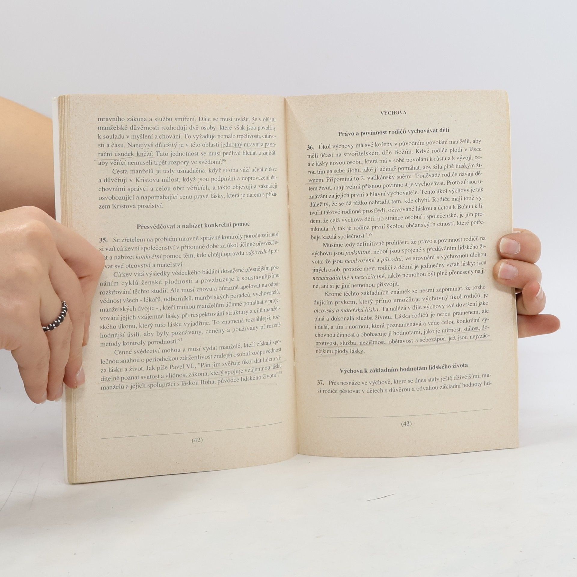 Apoštolská adhortace Jana Pavla II. Familiaris consortio : apoštolská adhortace Jana Pavla II. o úkolech křesťanské rodiny v současném světě z 22. listopadu 1981