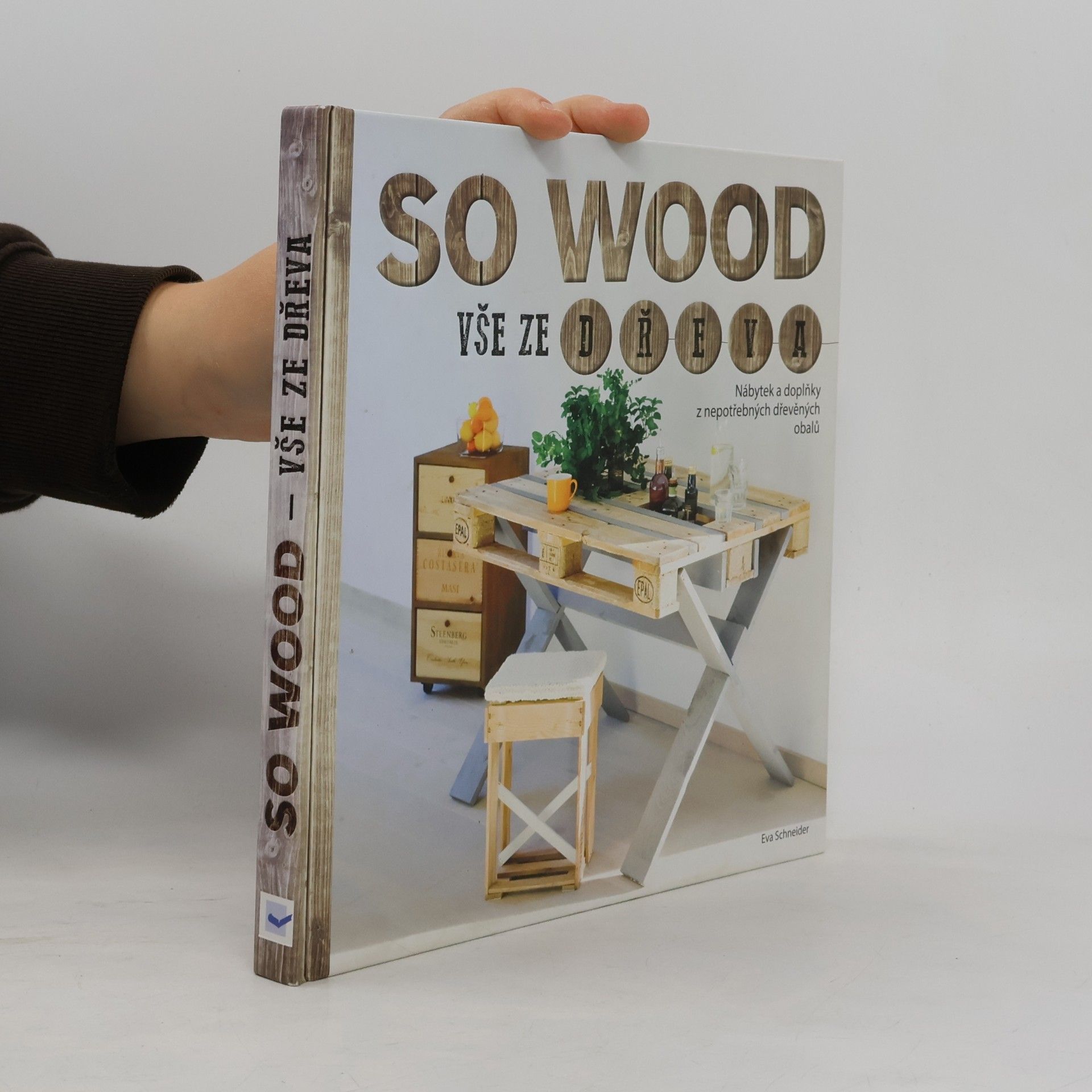 Eva Schneiderová So wood: Vše ze dřeva: Nábytek a doplňky z nepotřebných dřevěných obalů