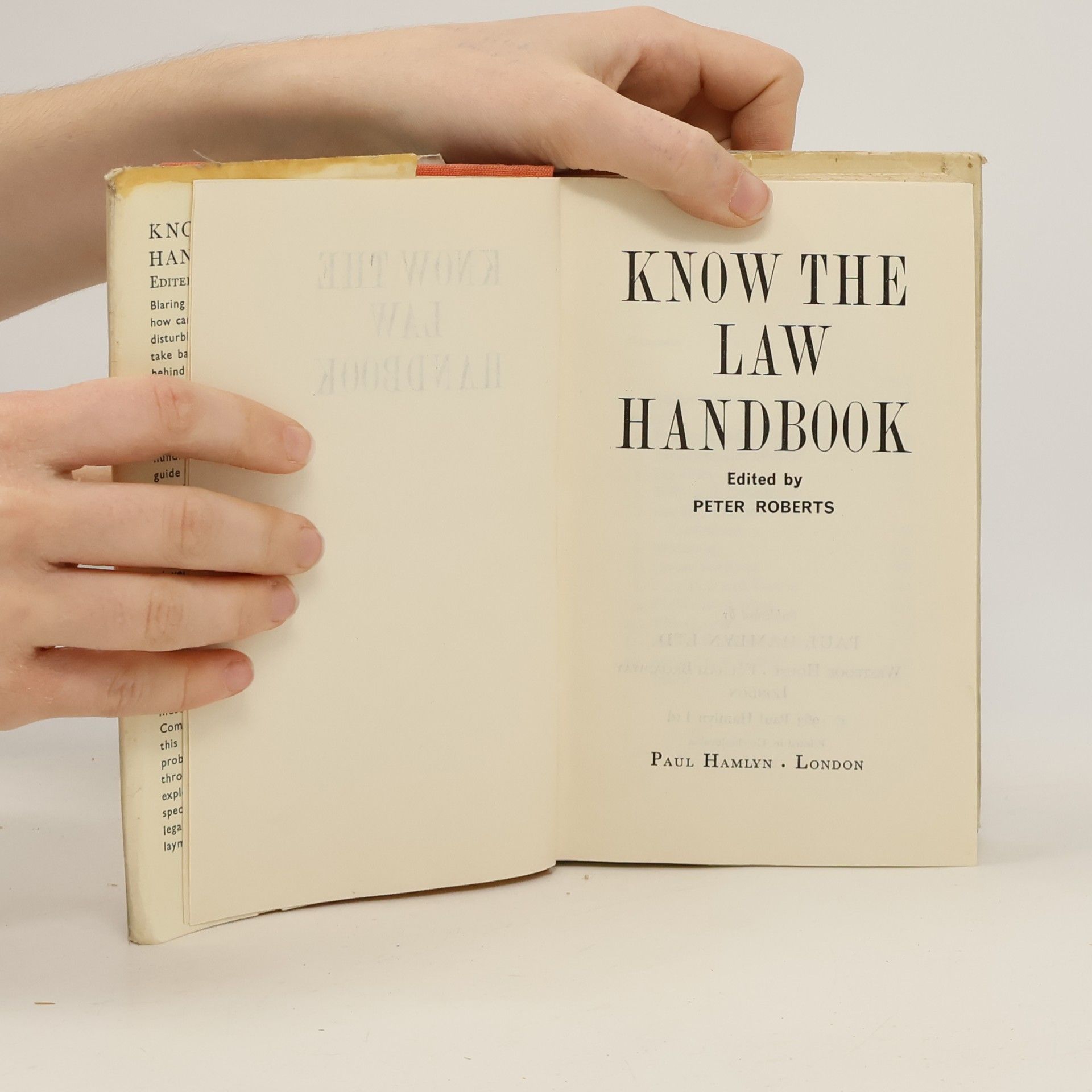 Autores varios Know the Law Handbook