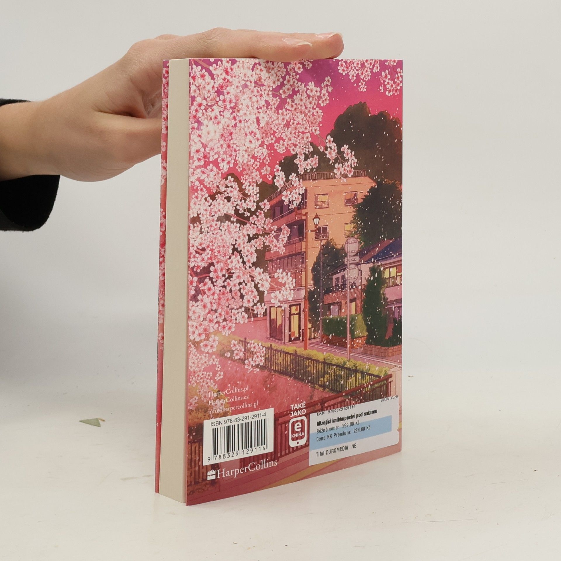 Takuya Asakura Knihkupectví pod kvetoucí sakurou