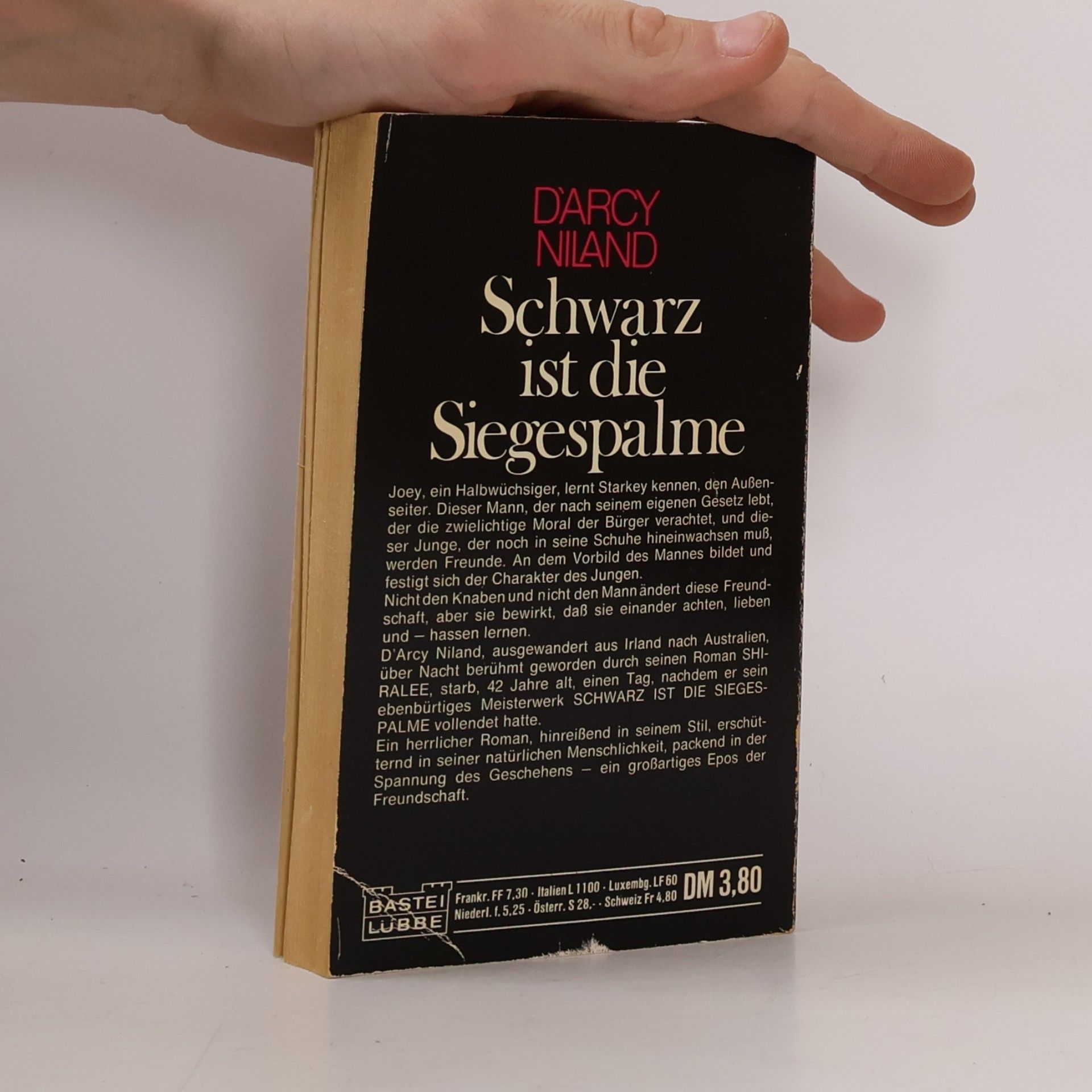 D. Arcy Niland Schwarz ist die Siegespalme
