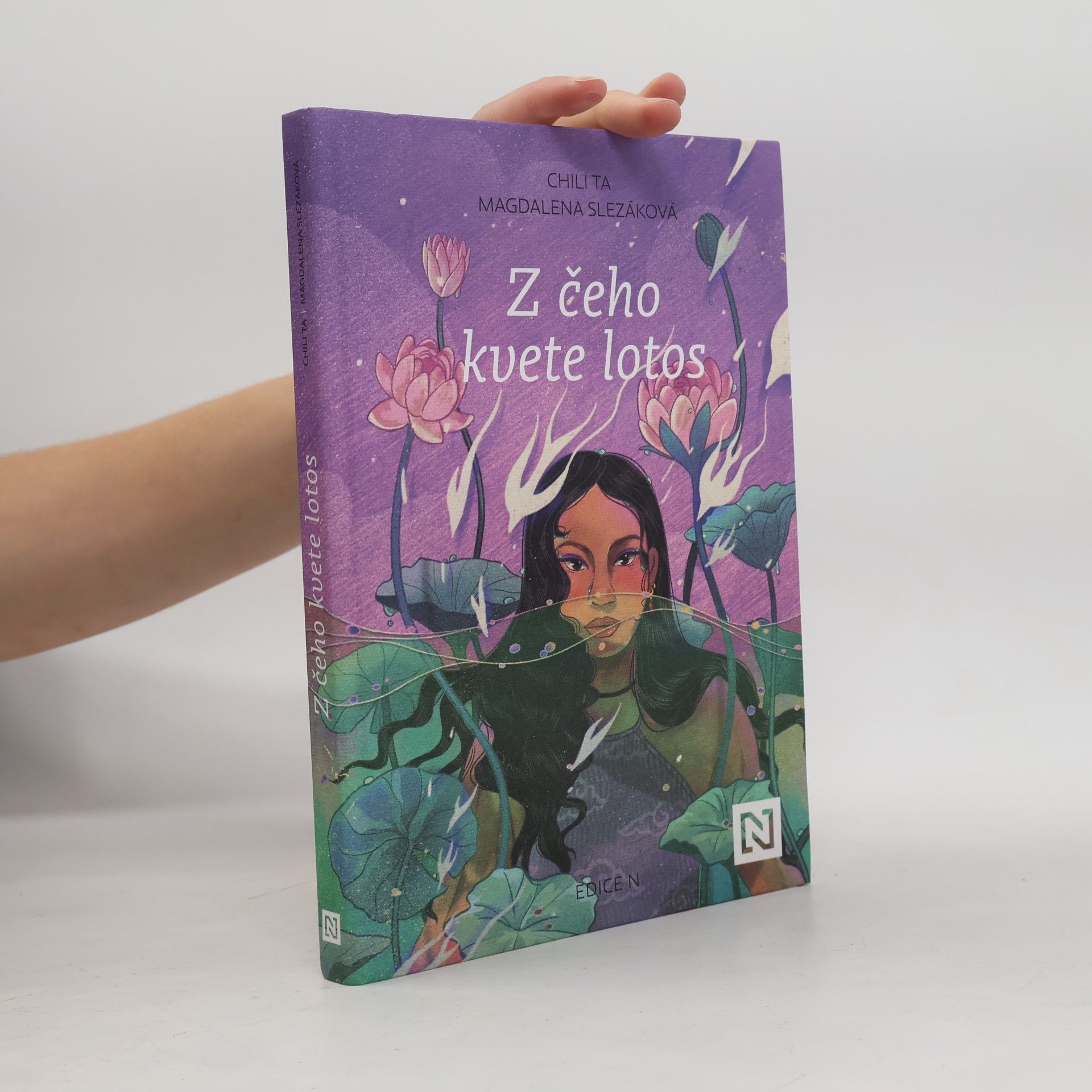 Z čeho kvete lotos