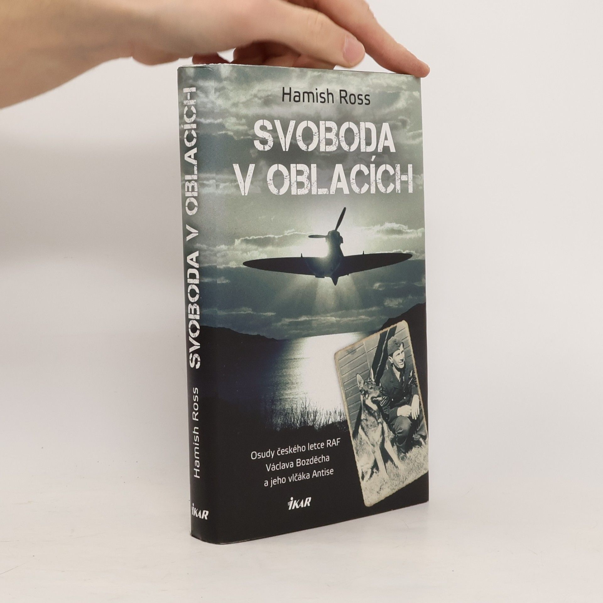 Hamish Ross Svoboda v oblacích - Osudy českého letce RAF Václava Bozděcha a jeho vlčáka Antise