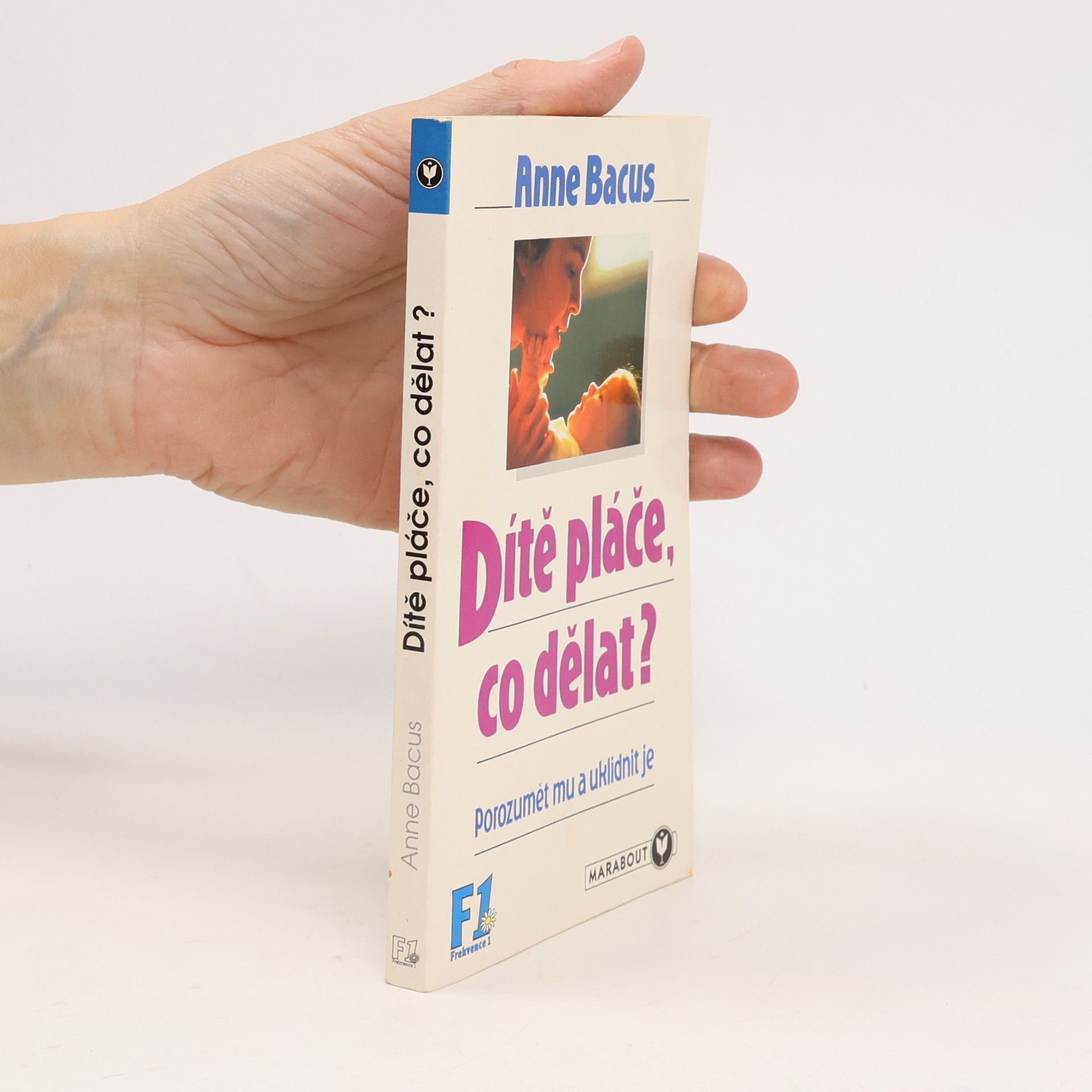 Dítě pláče, co teď, rodiče? : (jak mu porozumět a uklidnit je)