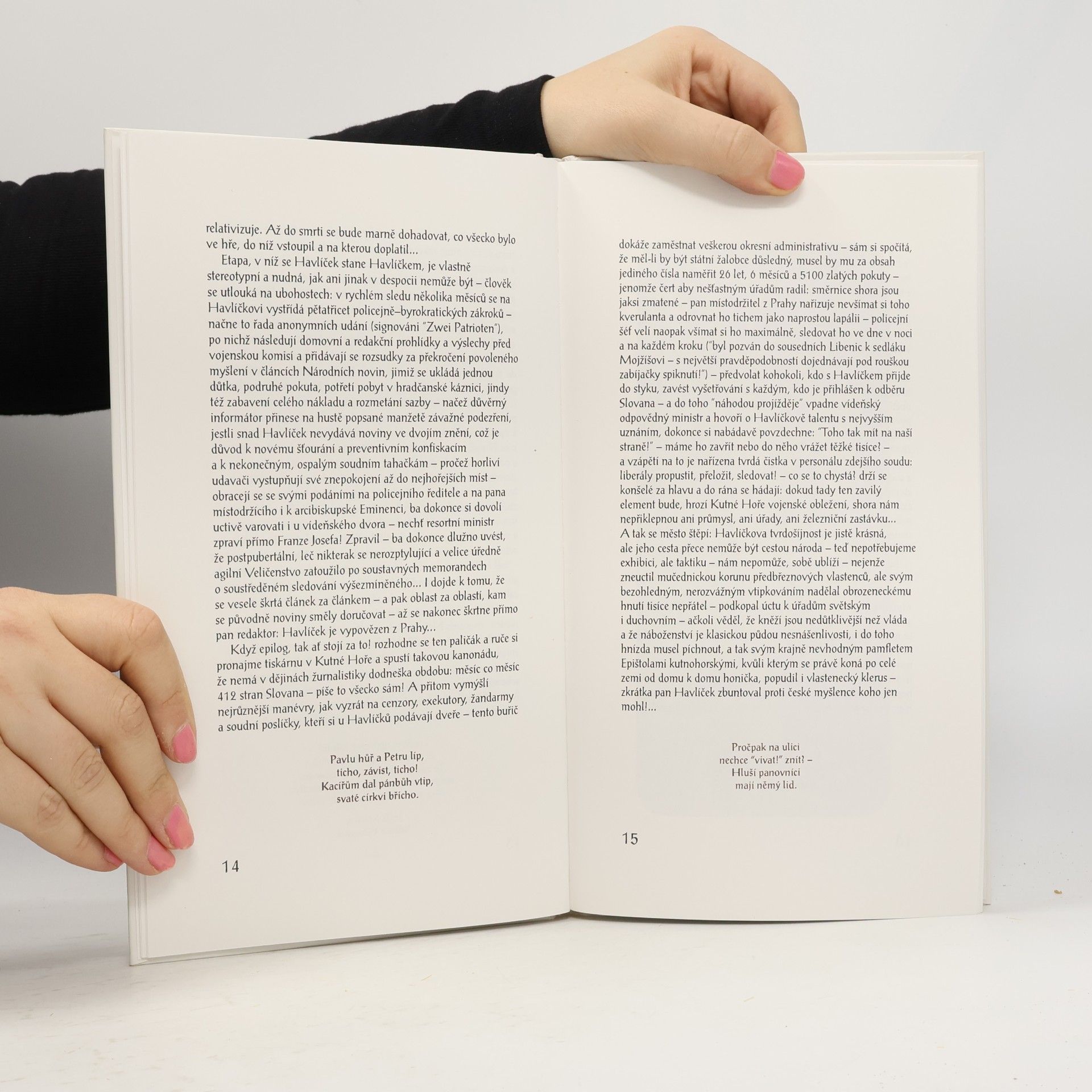 Zdeněk Mahler Kdo svůj národ miluje, nešetří ho. Úvaha s grafikami Vladimíra Komárka