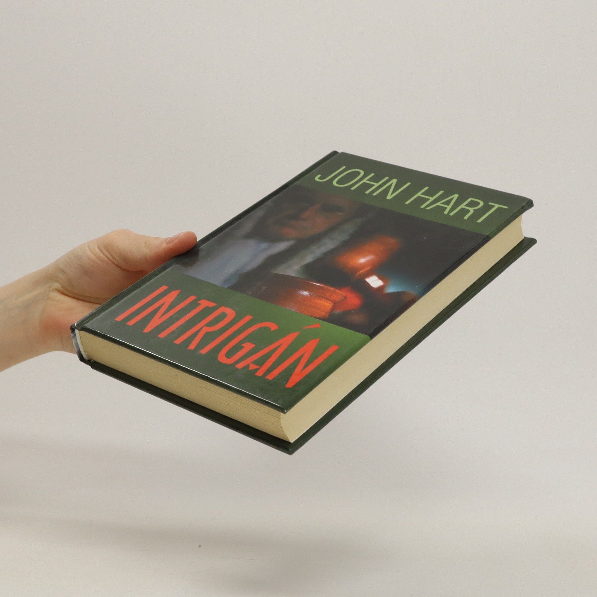 John Hart Intrigán
