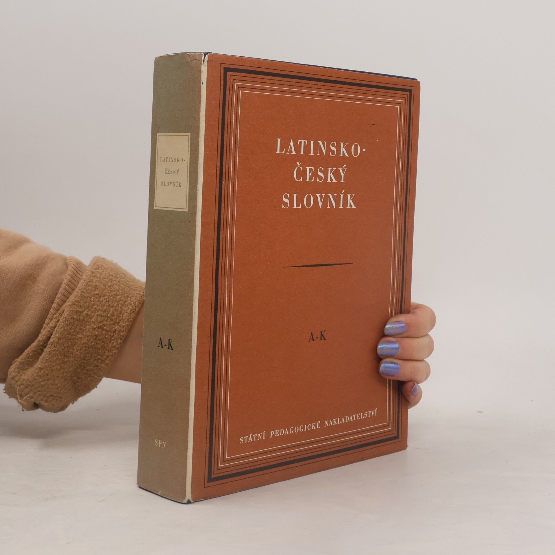 Autores varios Latinsko-český slovník A-K