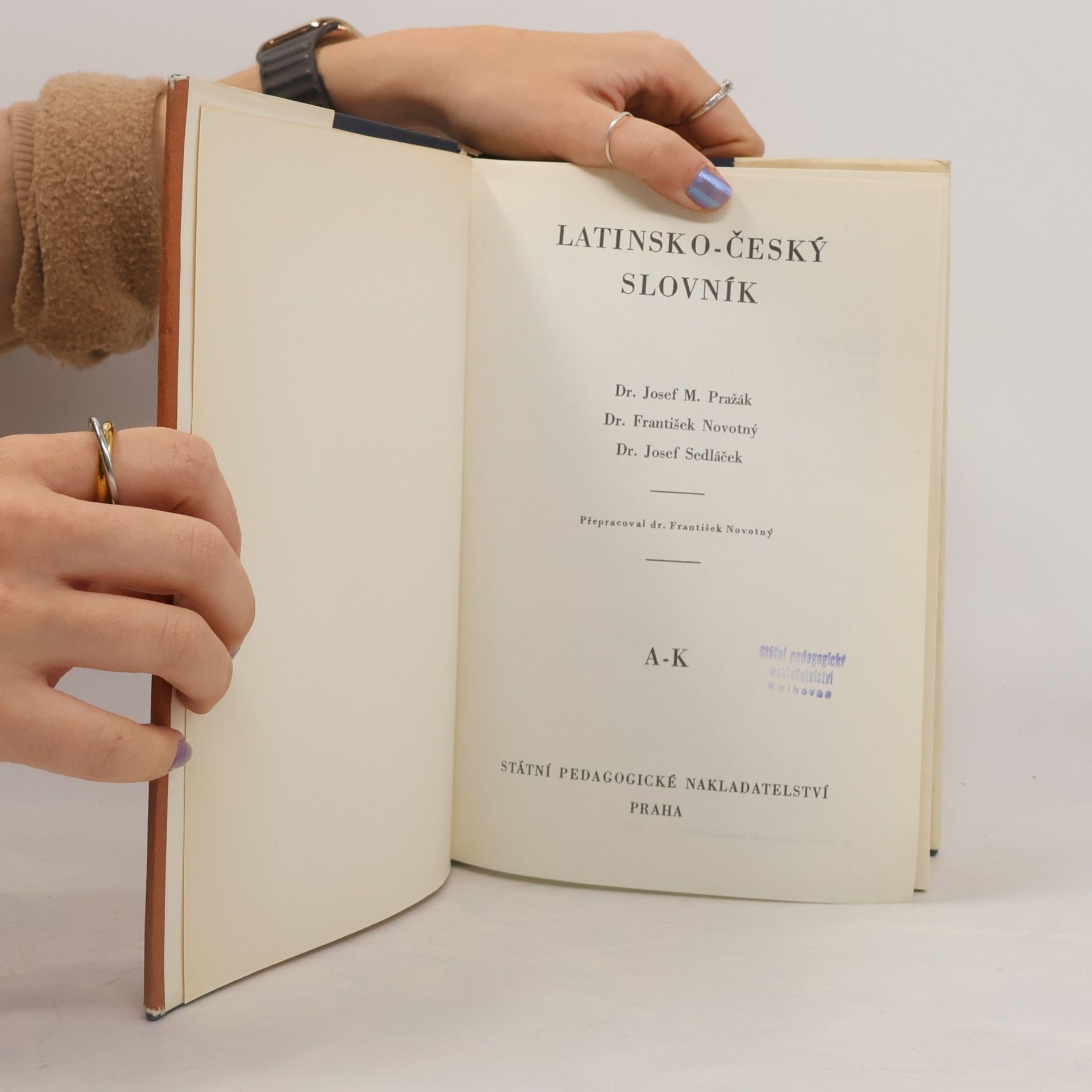Autores varios Latinsko-český slovník A-K