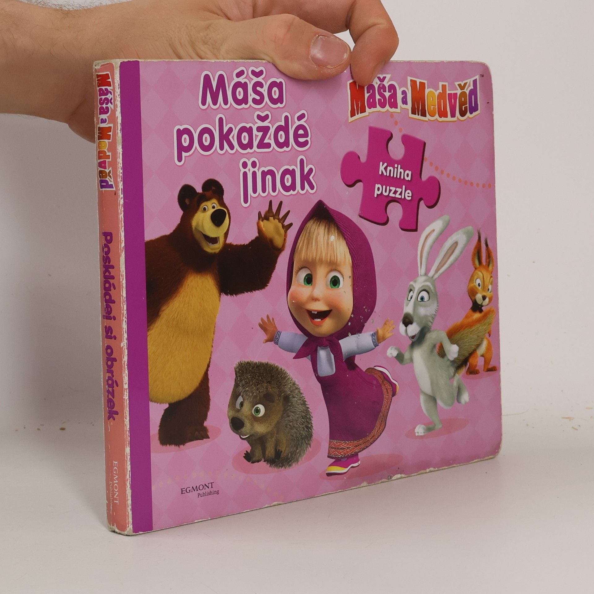 Oleg Kuzovkov Máša a medvěd : kniha puzzle. Máša pokaždé jinak