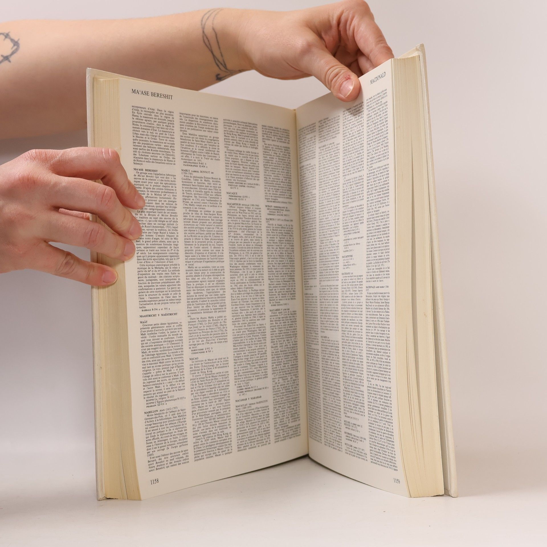 Various authors Encyclopædia Universalis 19