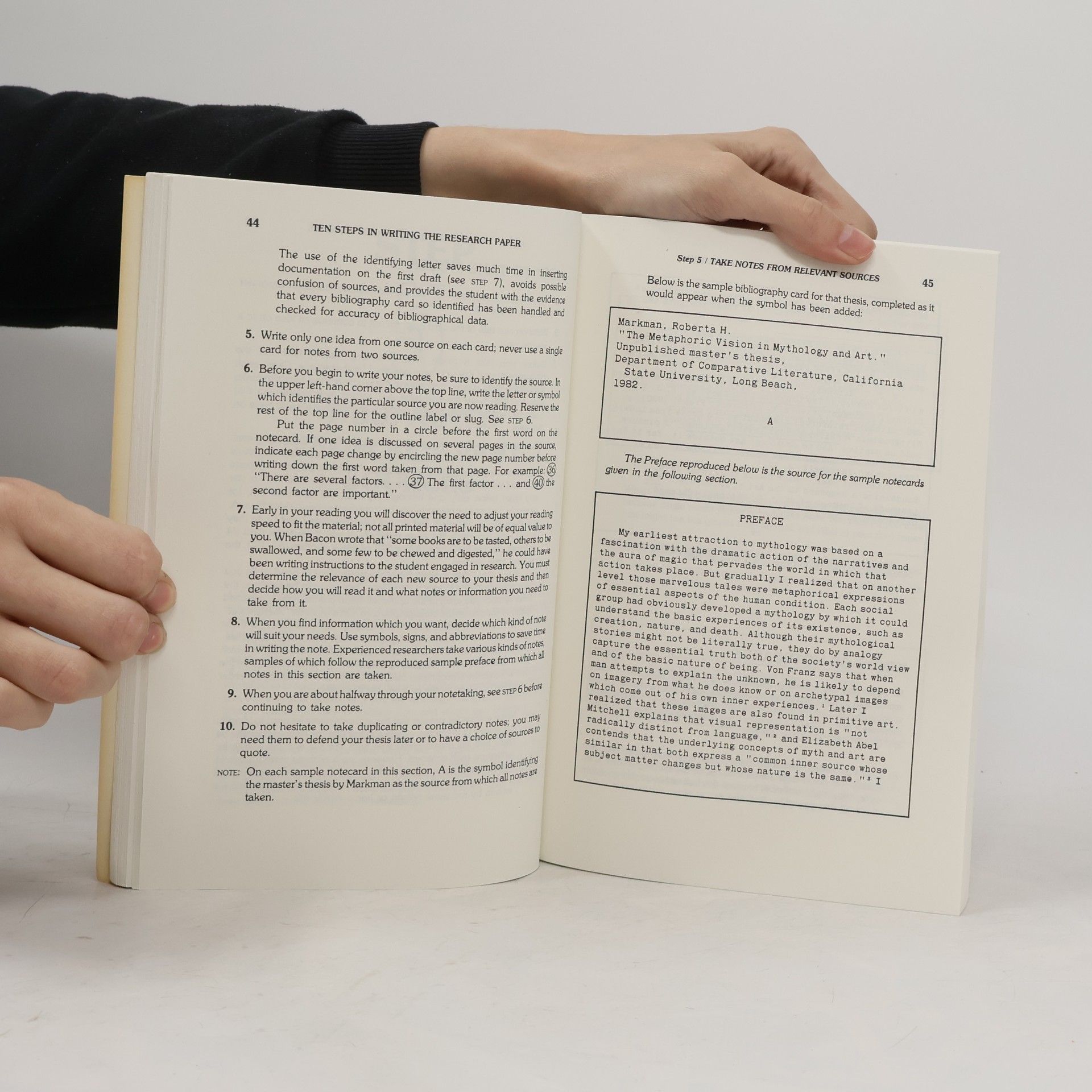 Roberta H. Markman Barron's Educational Series, Inc.: 10 Steps in Writing the Research Paper