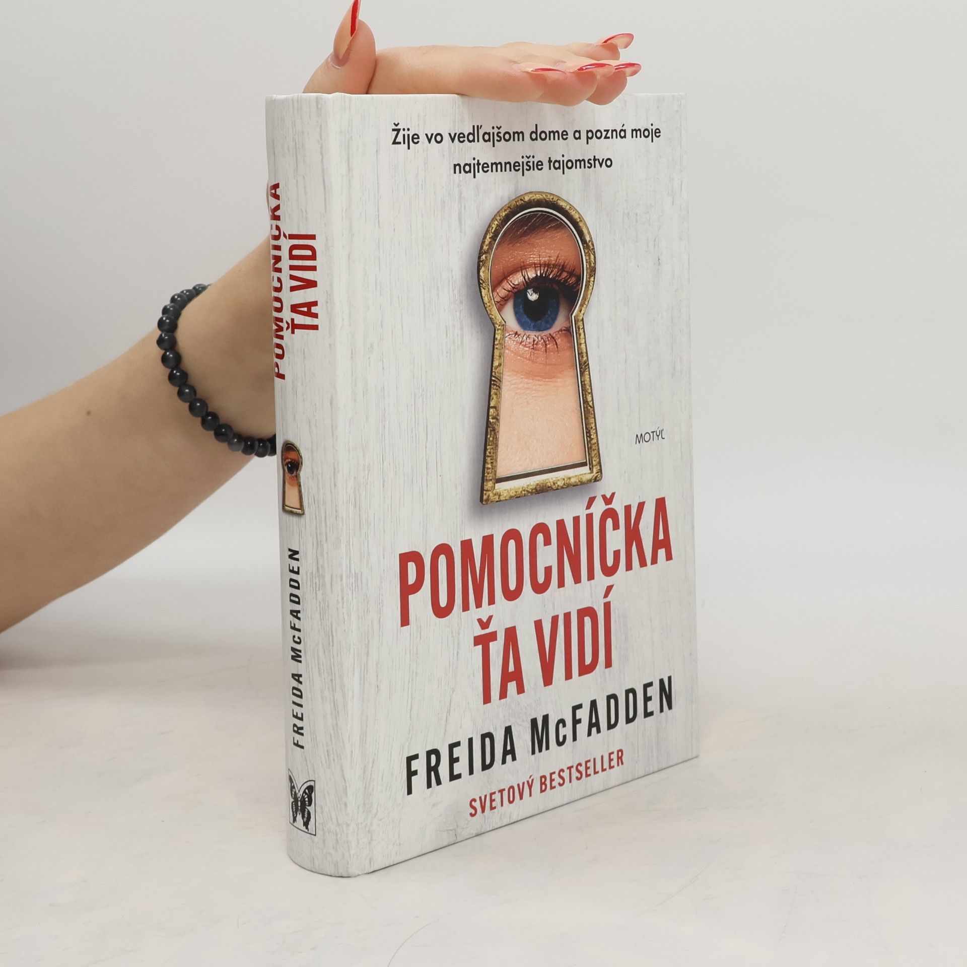 Freida McFadden Pomocníčka ťa vidí