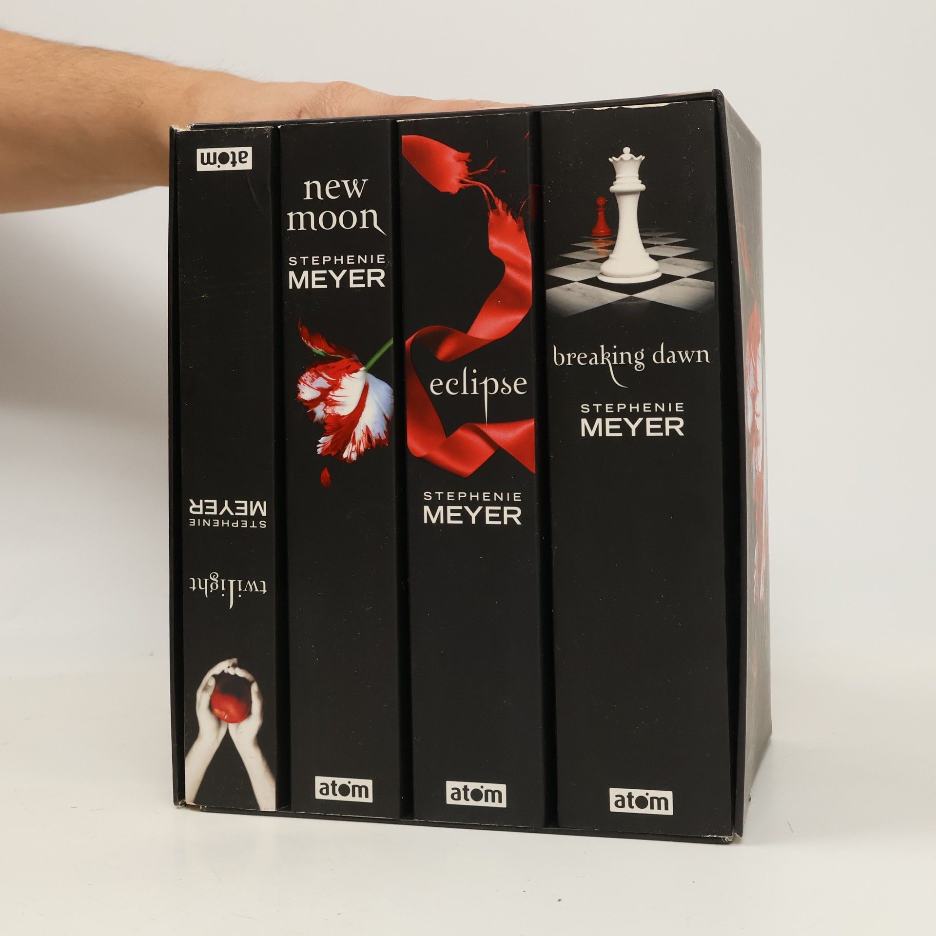 Stephenie Meyer Twilight Saga Box: Twilight. New Moon. Eclipse. Breaking Dawn.