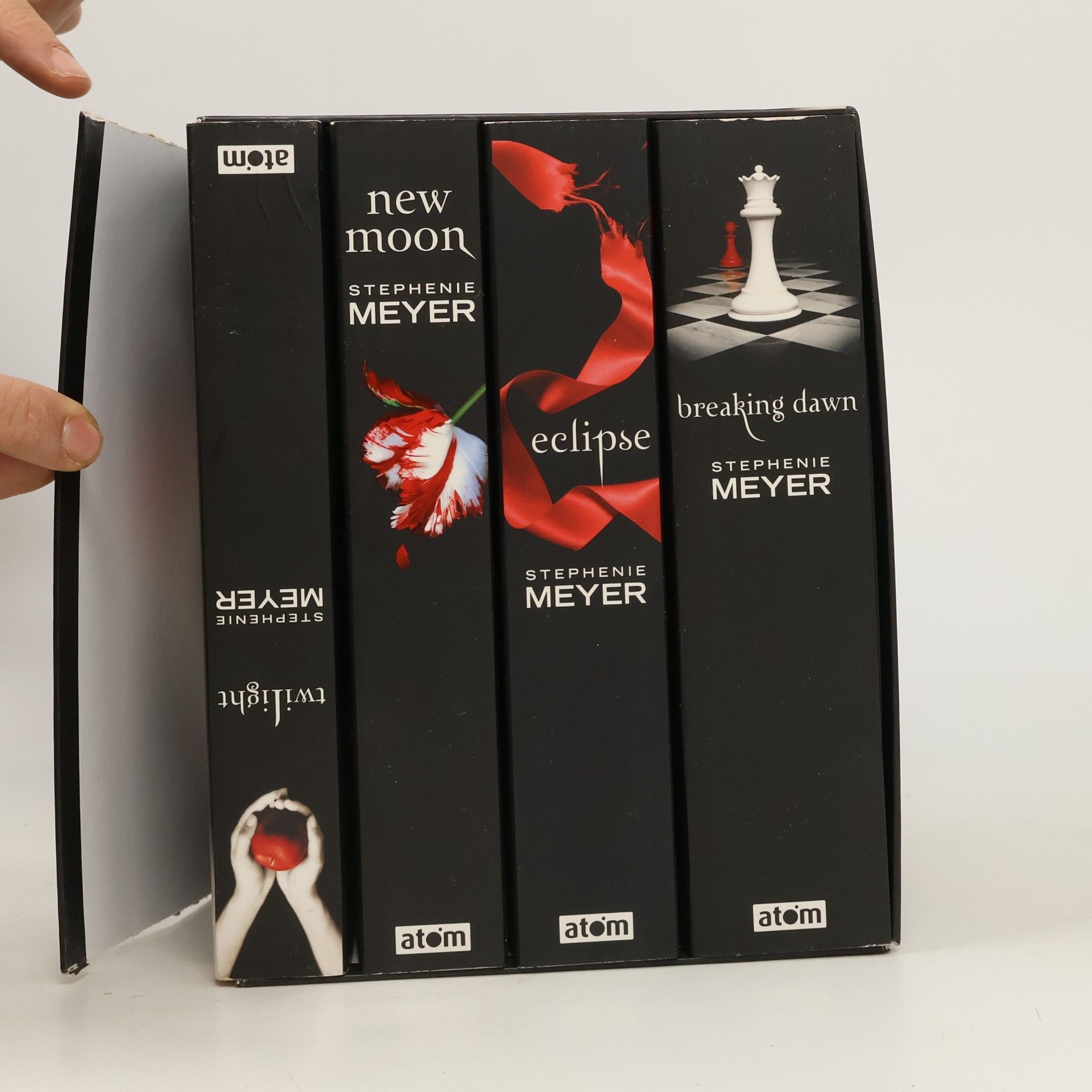 Stephenie Meyer Twilight Saga Box: Twilight. New Moon. Eclipse. Breaking Dawn.