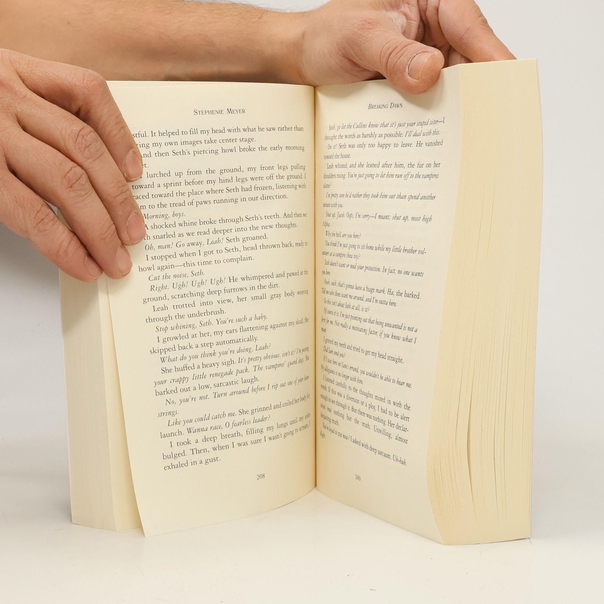 Stephenie Meyer Twilight Saga Box: Twilight. New Moon. Eclipse. Breaking Dawn.