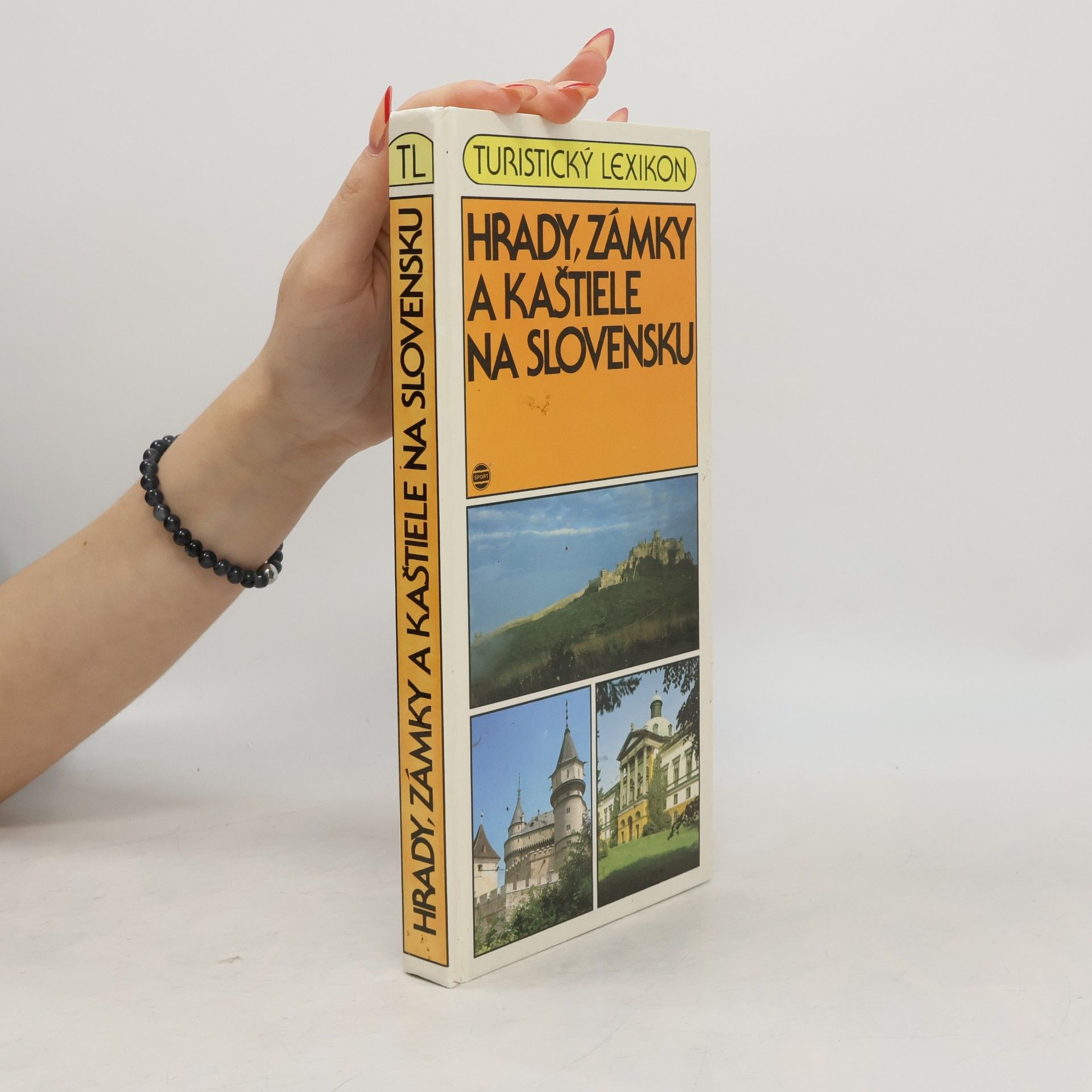 Hrady, zámky a kaštiele na Slovensku