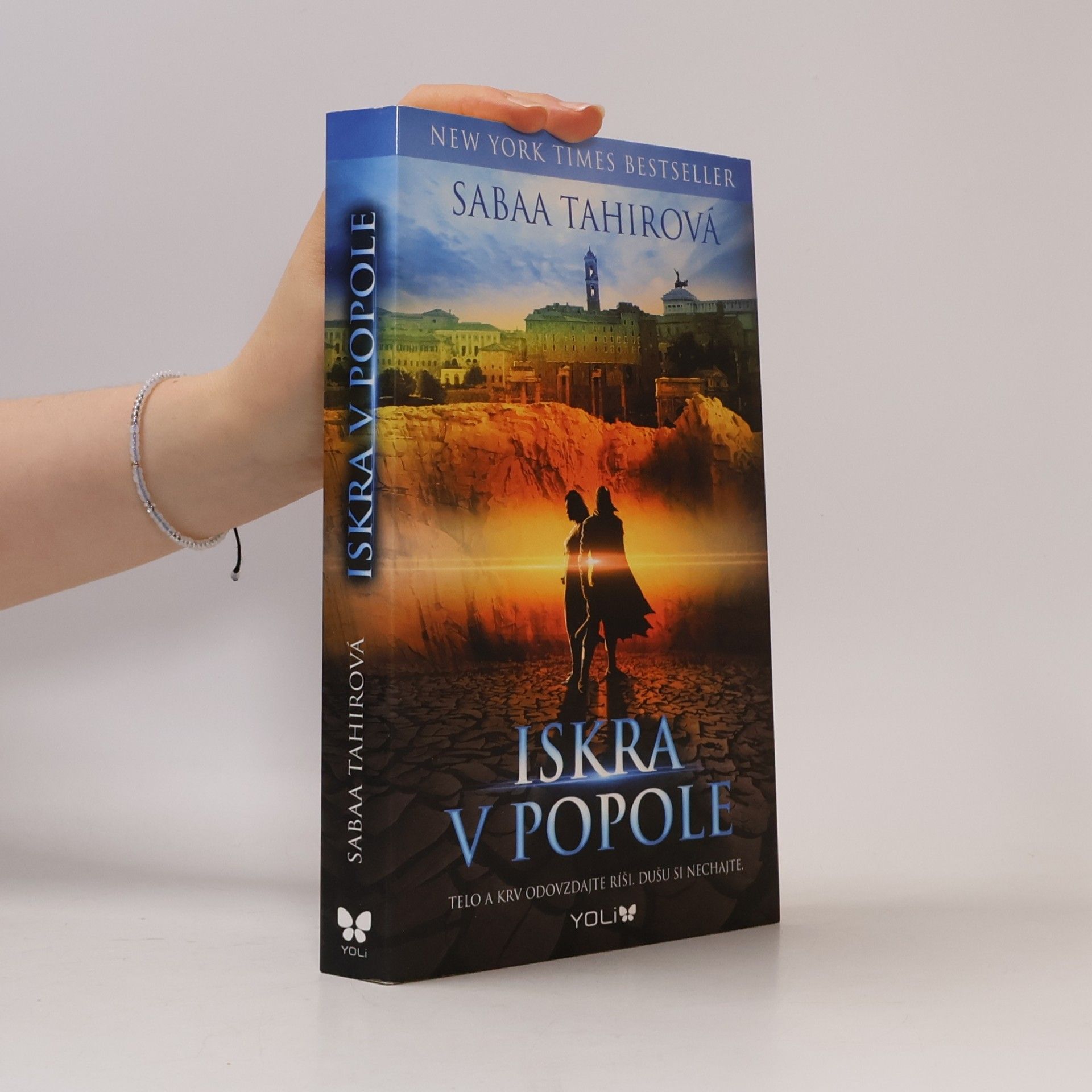Sabaa Tahir Iskra v popole