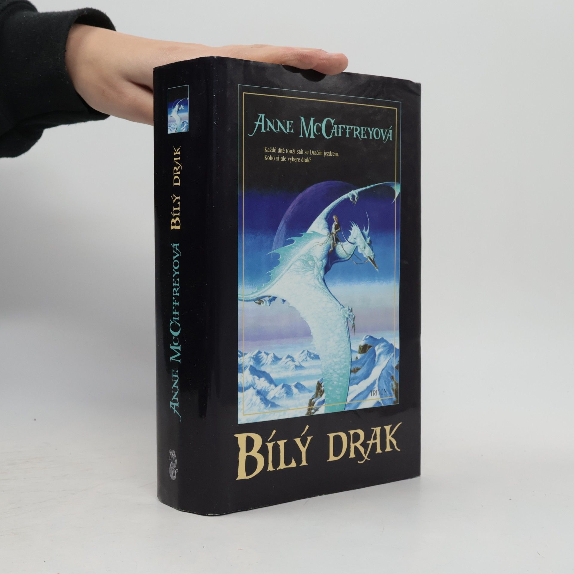 Anne McCaffrey Bílý drak