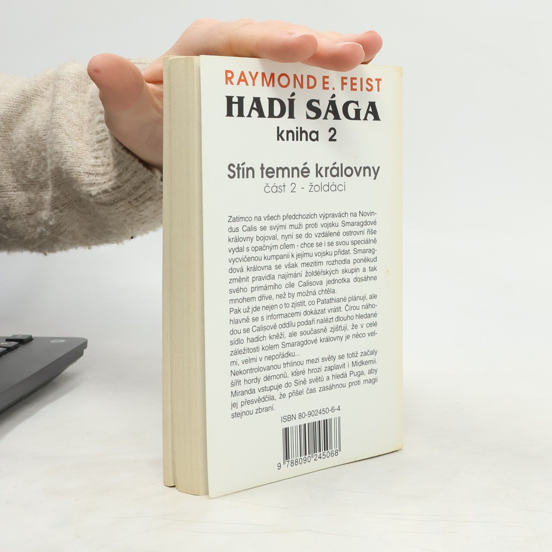 Raymond E. Feist Stín temné královny – Žoldáci