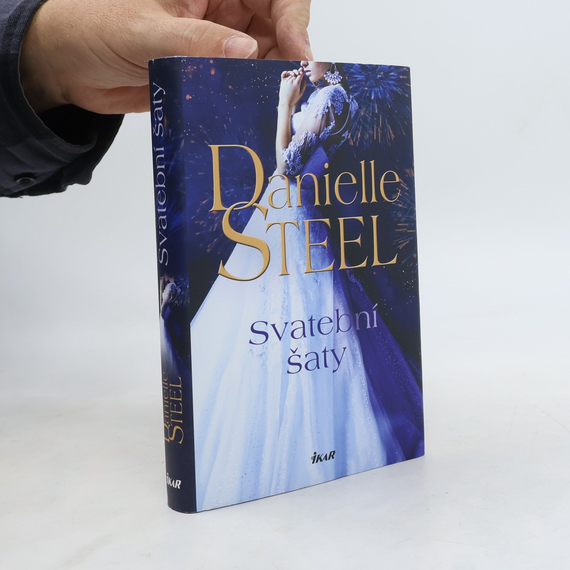 Danielle Steel Svatební šaty