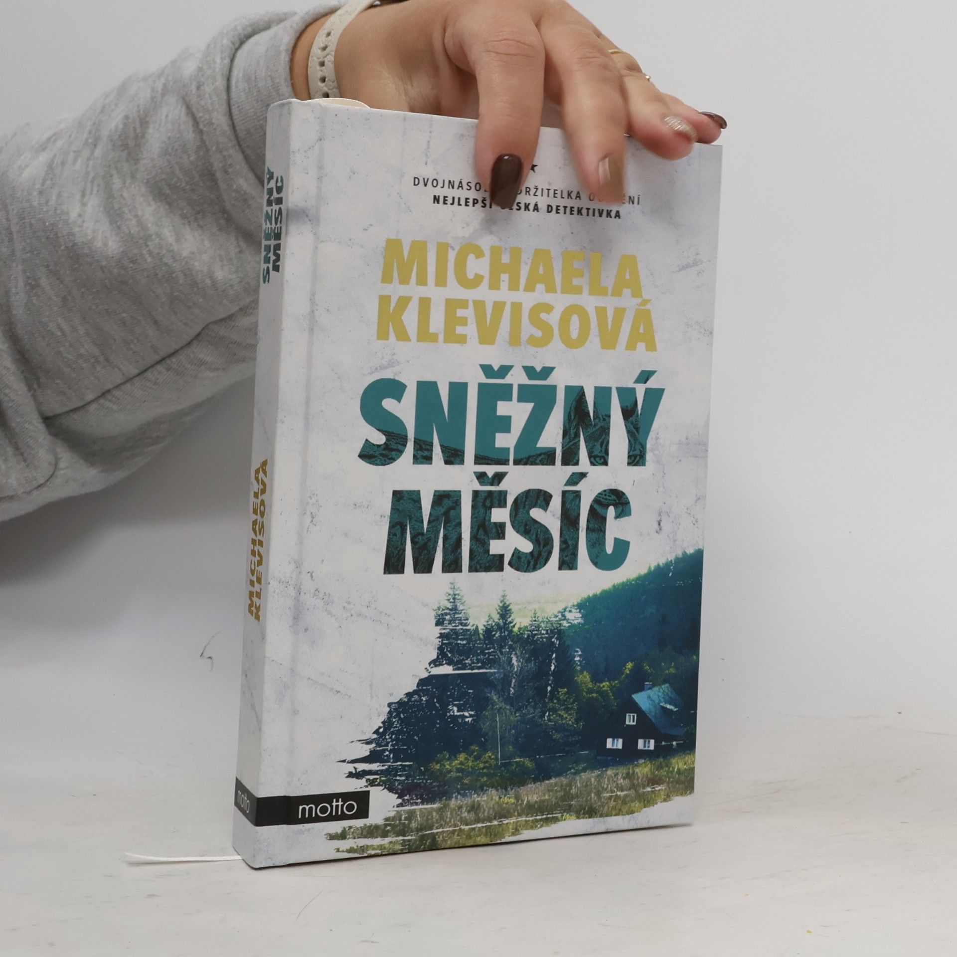 Sněžný měsíc