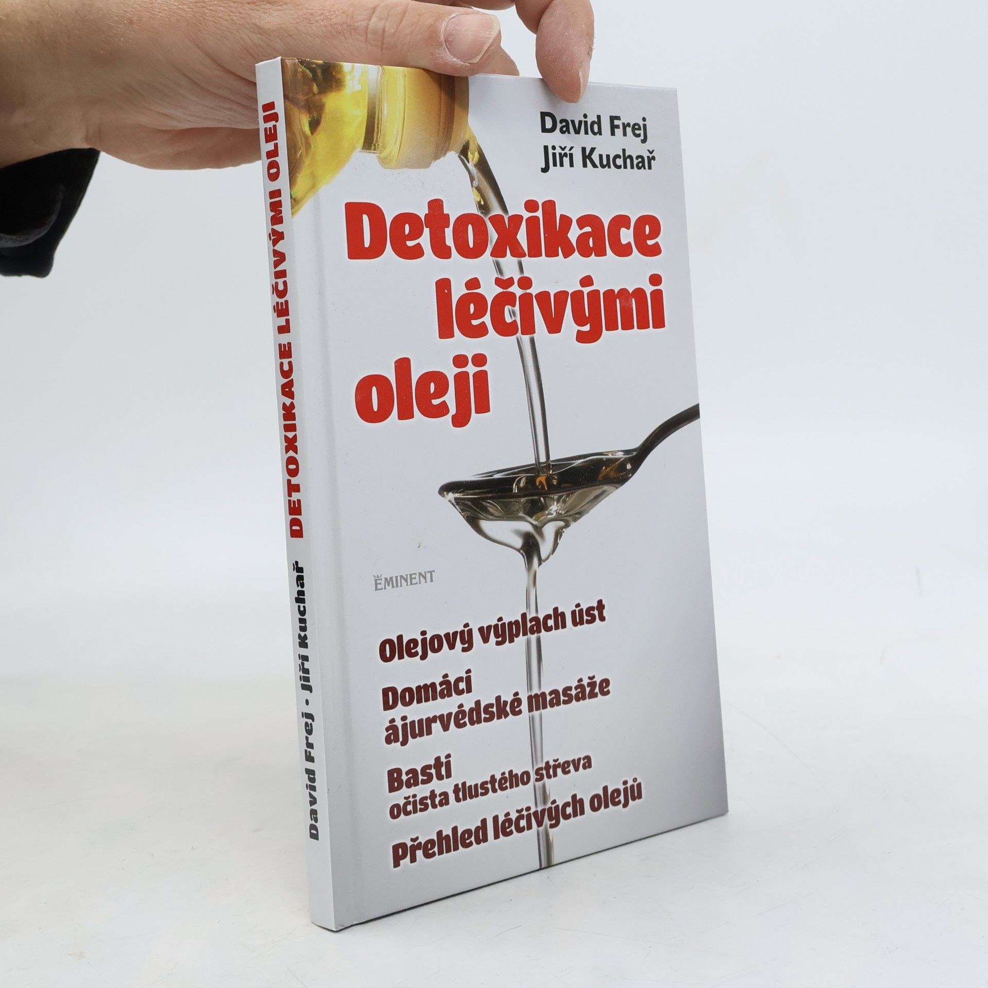 David Frej Detoxikace léčivými oleji : domácí ajurvédské masáže, očista tlustého střeva, olejová očista nosu, olejový výplach úst, přehled léčivých olejů