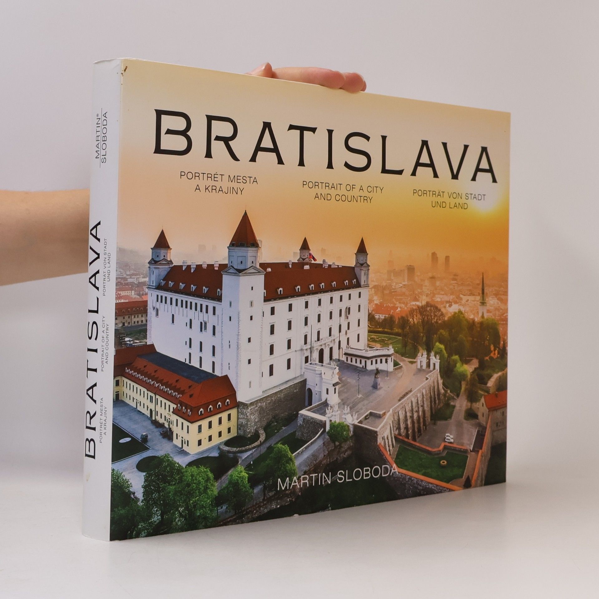 Bratislava : portrét mesta a krajiny = Portrait of a city and Country = Porträt von Stadt und Land
