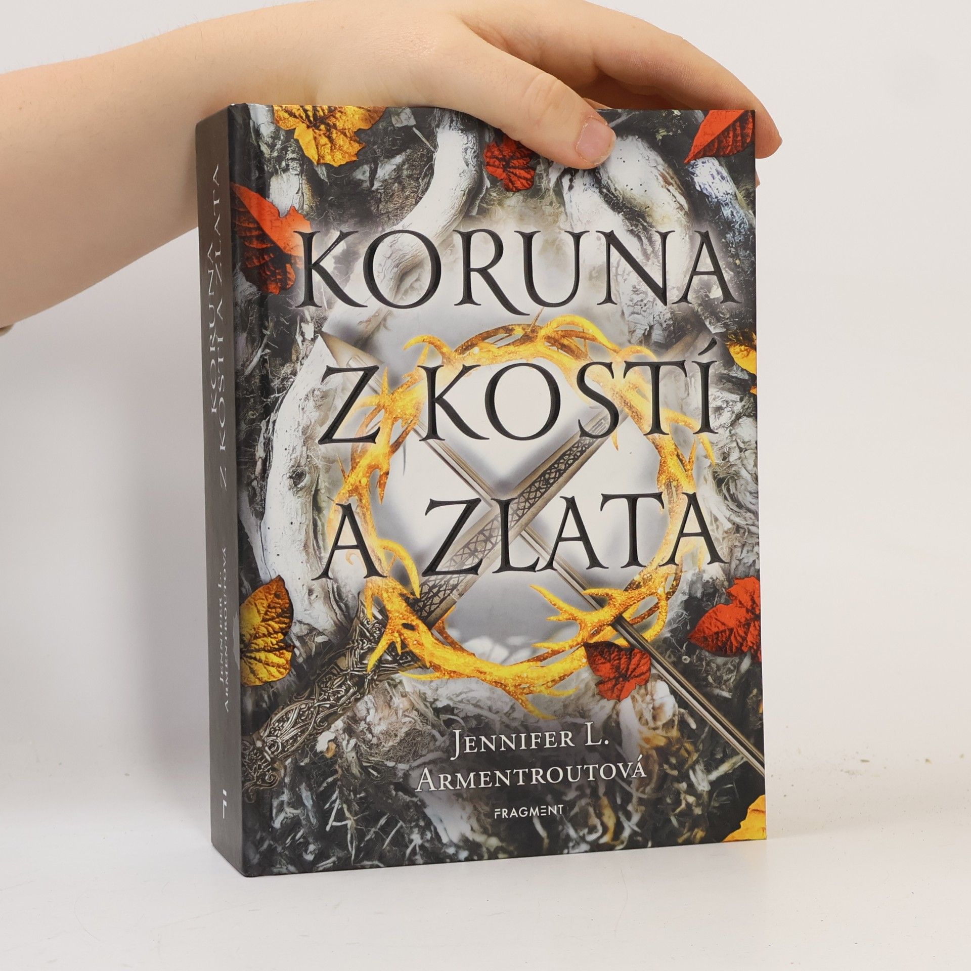 Jennifer Armentrout Koruna z kostí a zlata