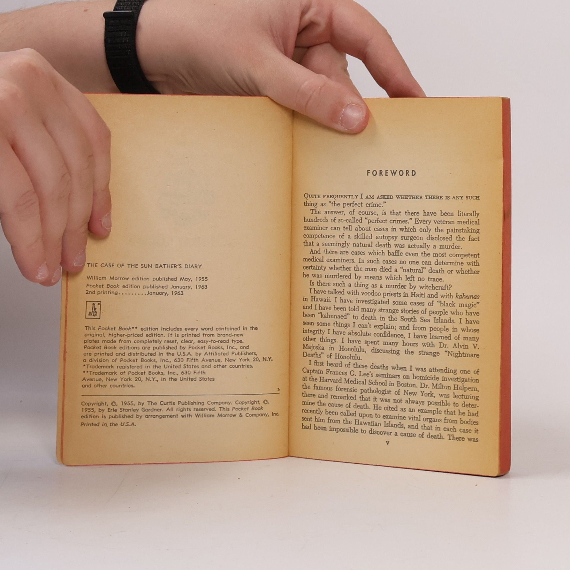 Erle Stanley Gardner Perry Mason solves The case of the Sun Bather´s Diary
