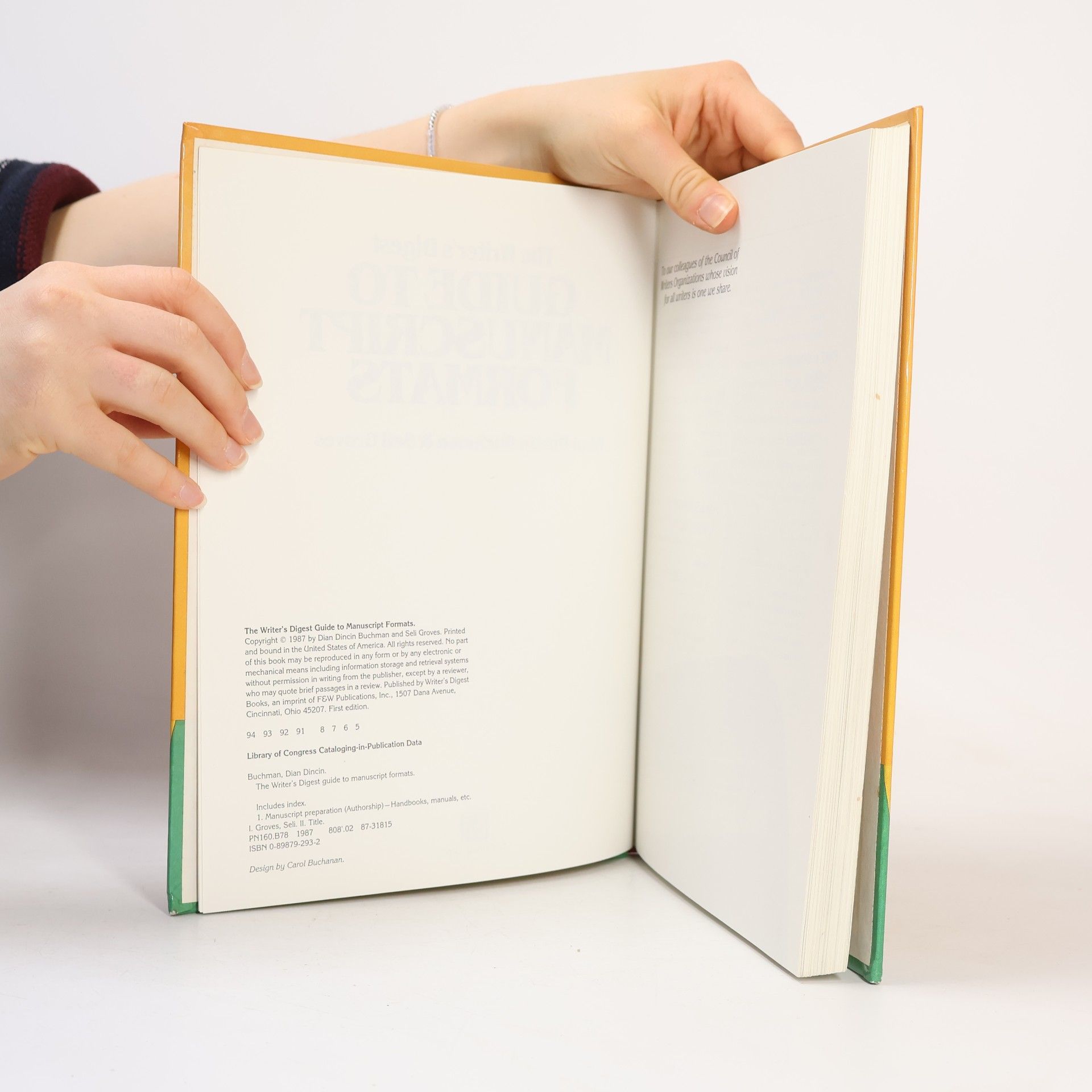Dian Dincin Buchman The Writer's Digest Guide to Manuscript Formats