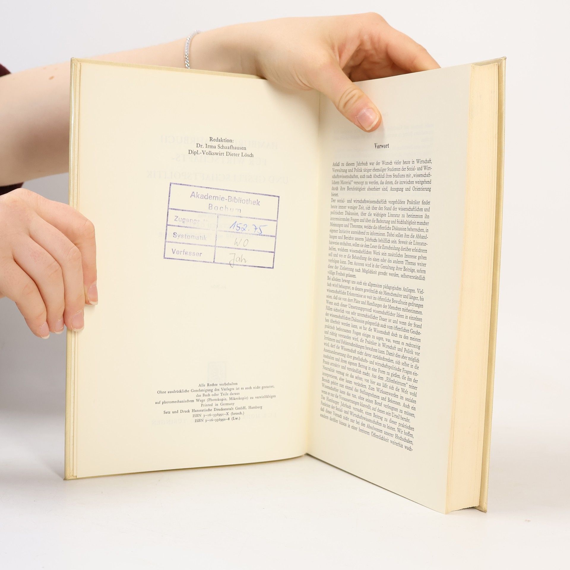 Hamburger Jahrbuch für Wirtschafts- und Gesellschaftspolitik. 20. Jahr 1975