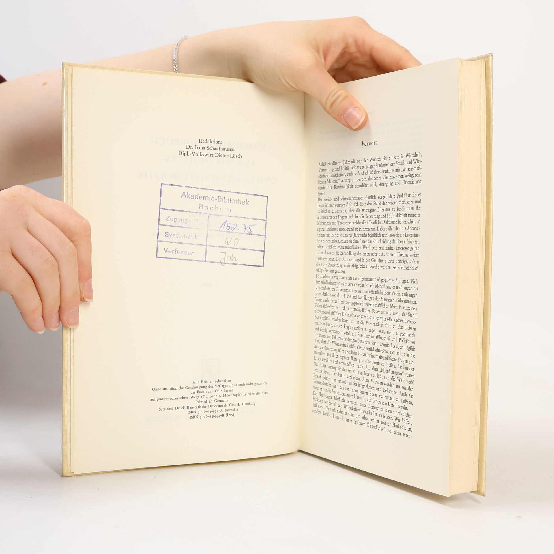Hamburger Jahrbuch für Wirtschafts- und Gesellschaftspolitik. 20. Jahr 1975
