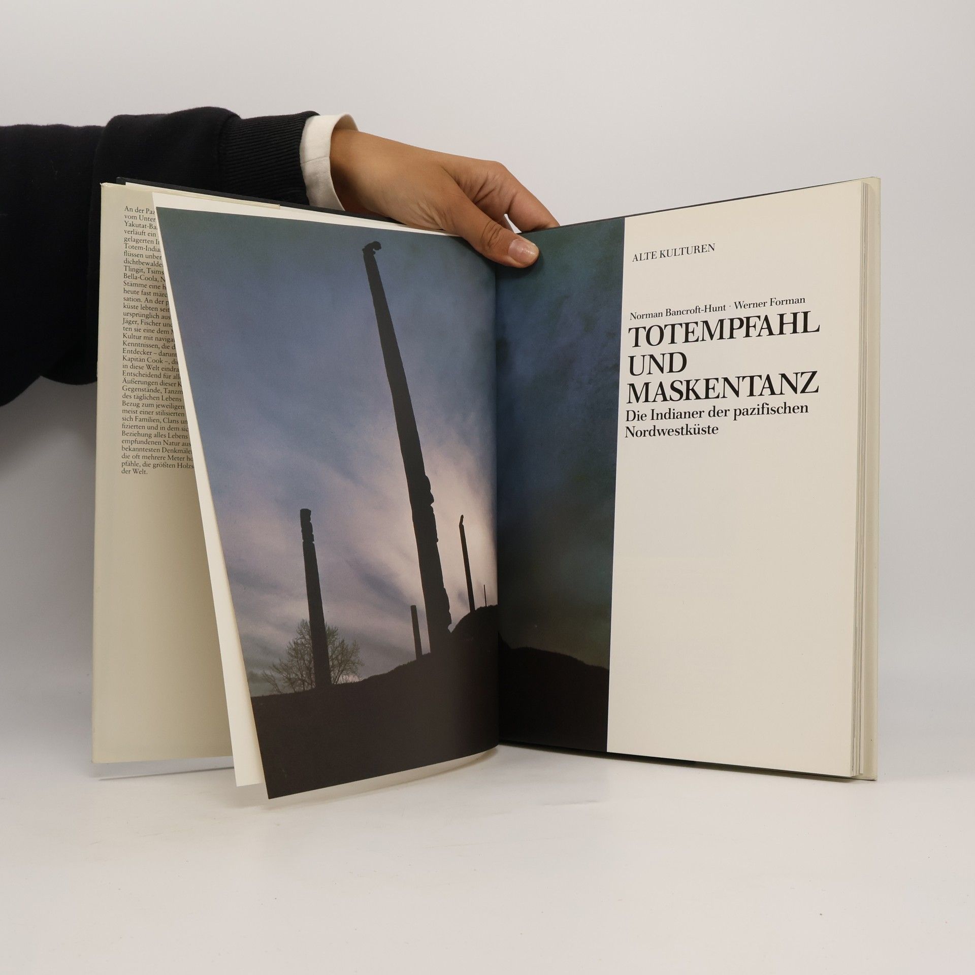 Norman Bancroft-Hunt Totempfahl und Maskentanz