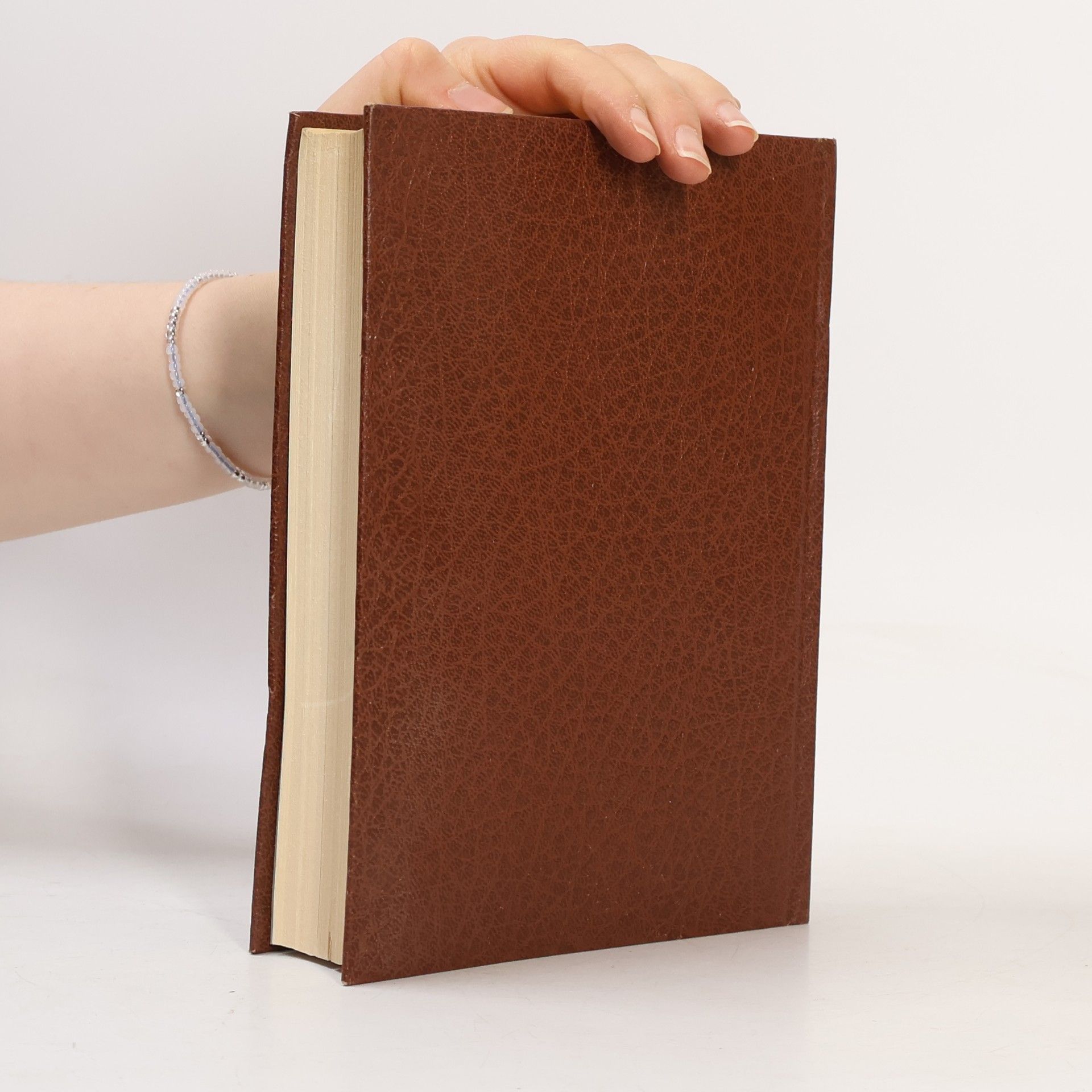Various authors Reader's Digest Auswahlbücher: Der Kunstfehler/Am Rande der Wildnis/Flug in Gefahr/Wie Staub aus der Steppe