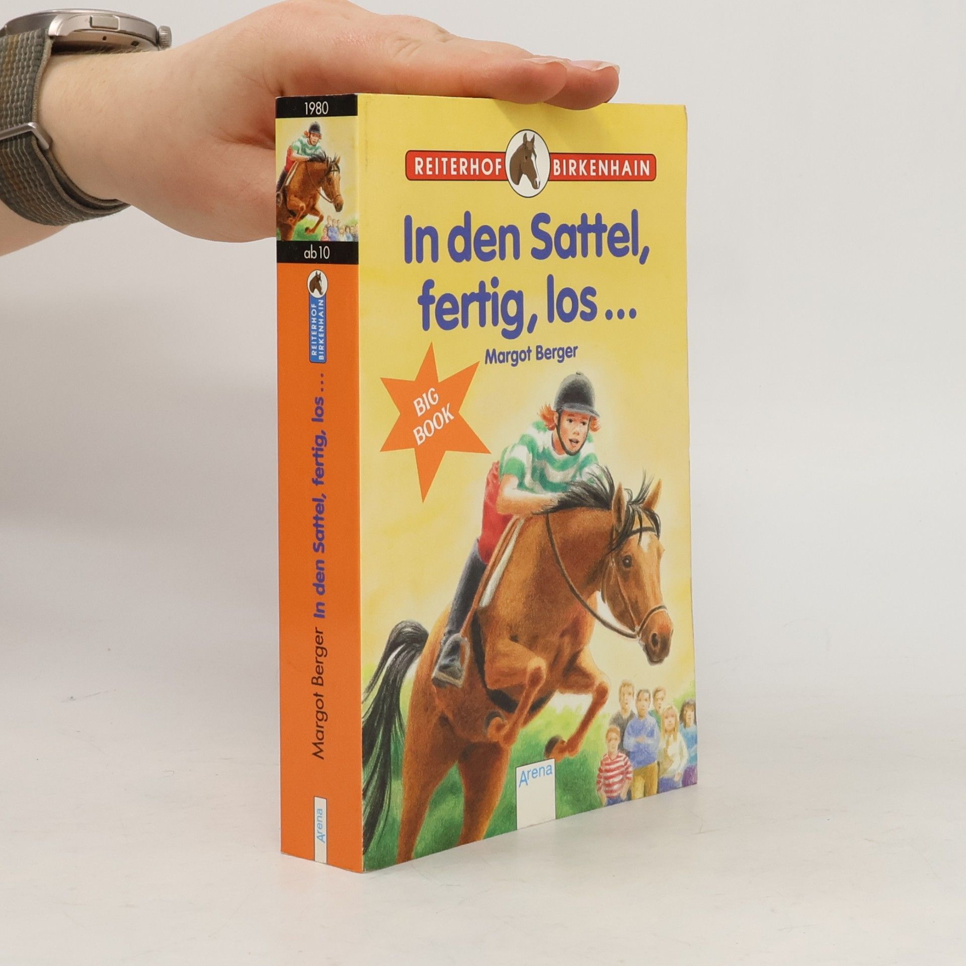 In den Sattel, fertig, los . . .. Aufregung im Stall; Großer Auftritt für Sally