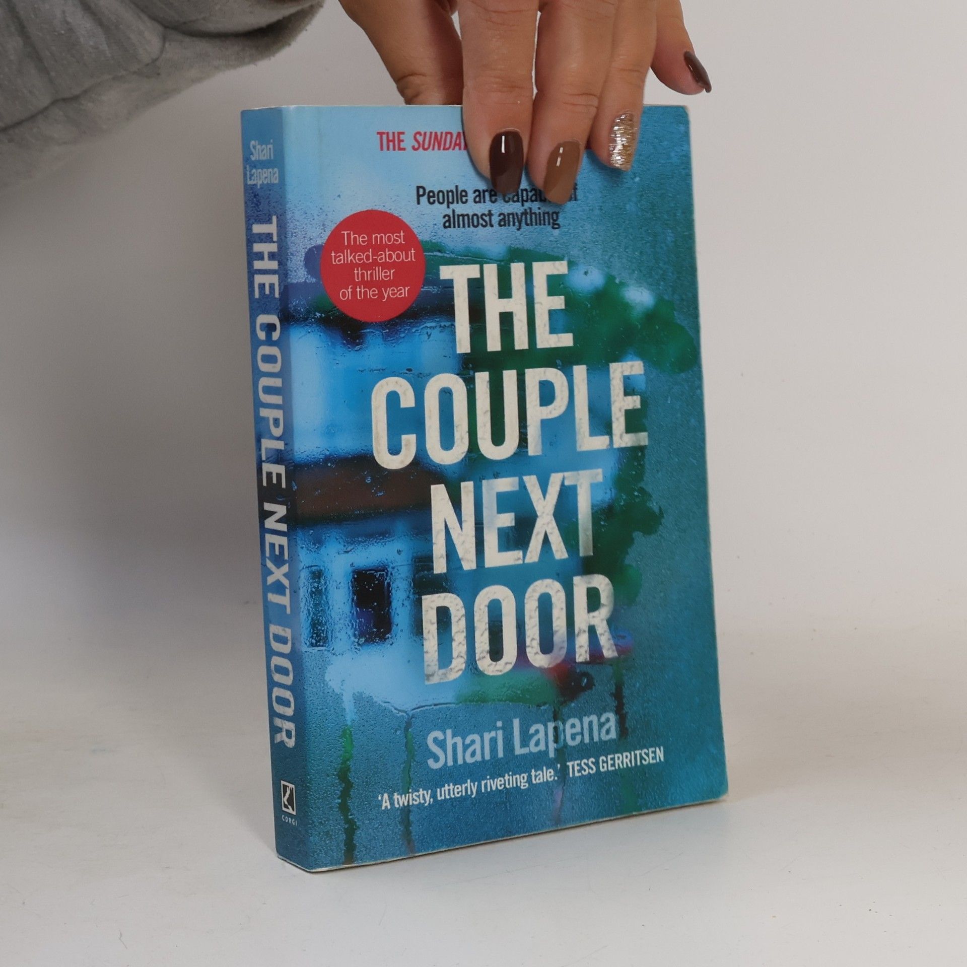 Shari Lapenová The Couple Next Door