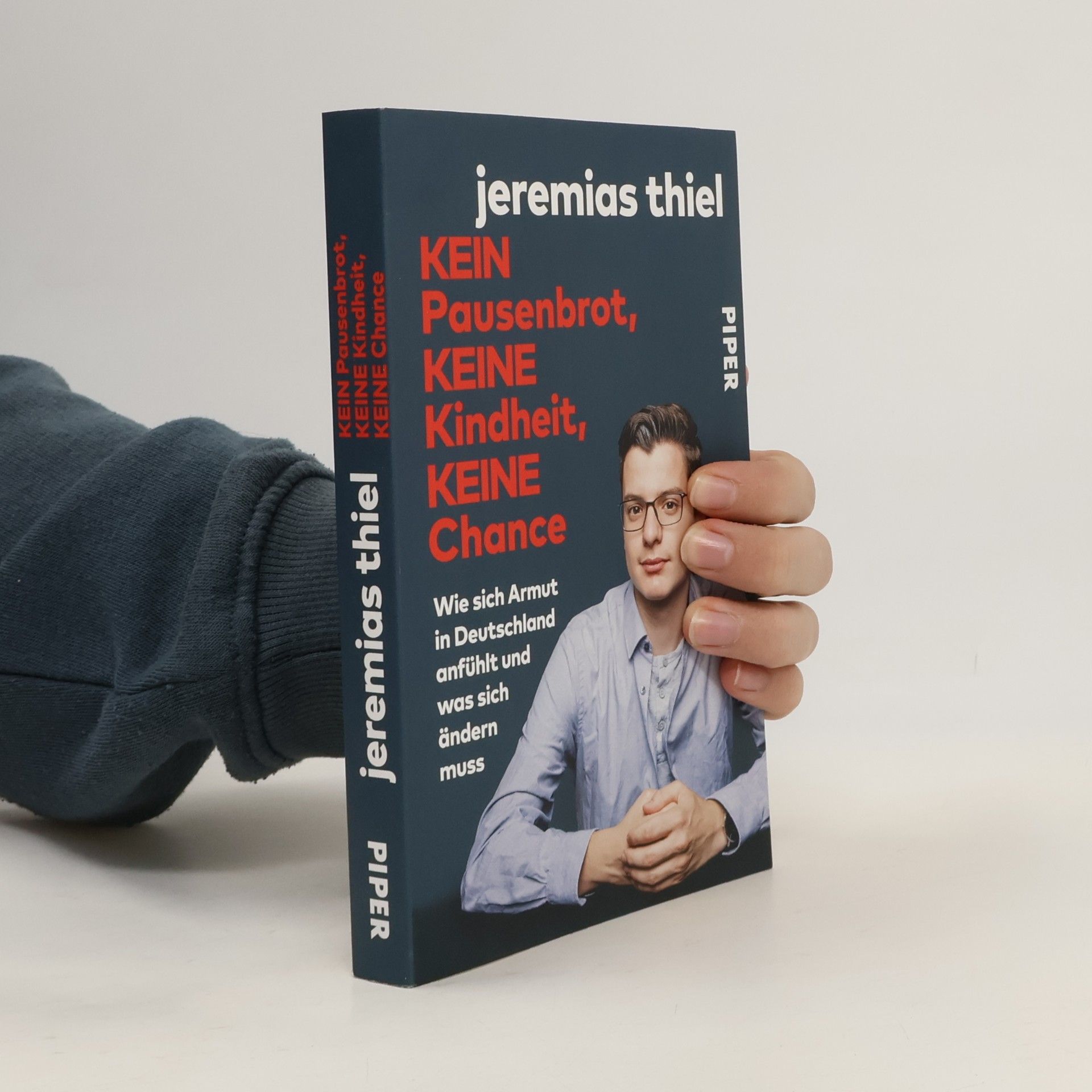 Kein Pausenbrot, keine Kindheit, keine Chance