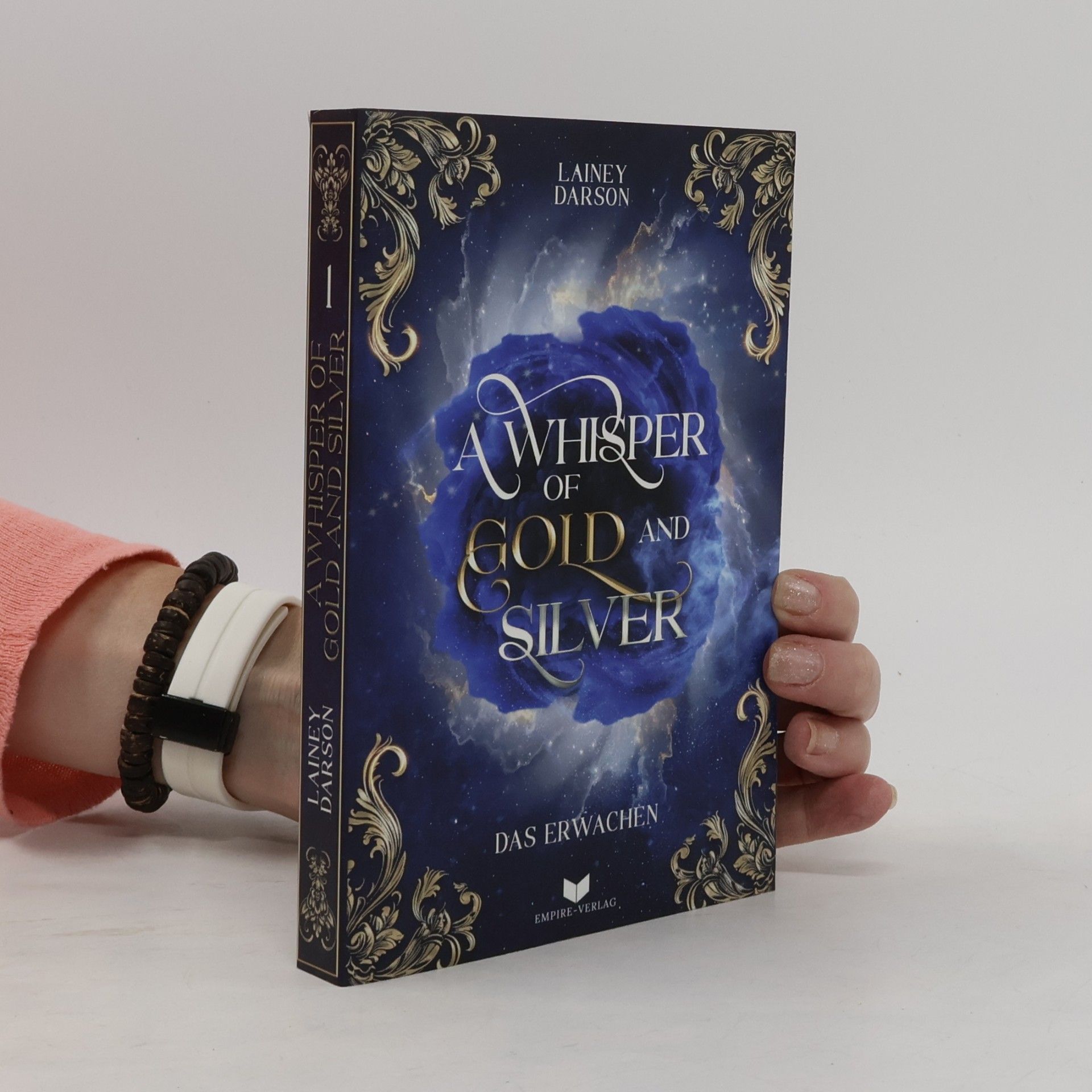 A Whisper of Gold and Silver: Das Erwachen | Der Auftakt der spannenden Romantasyreihe von Lainey Darson