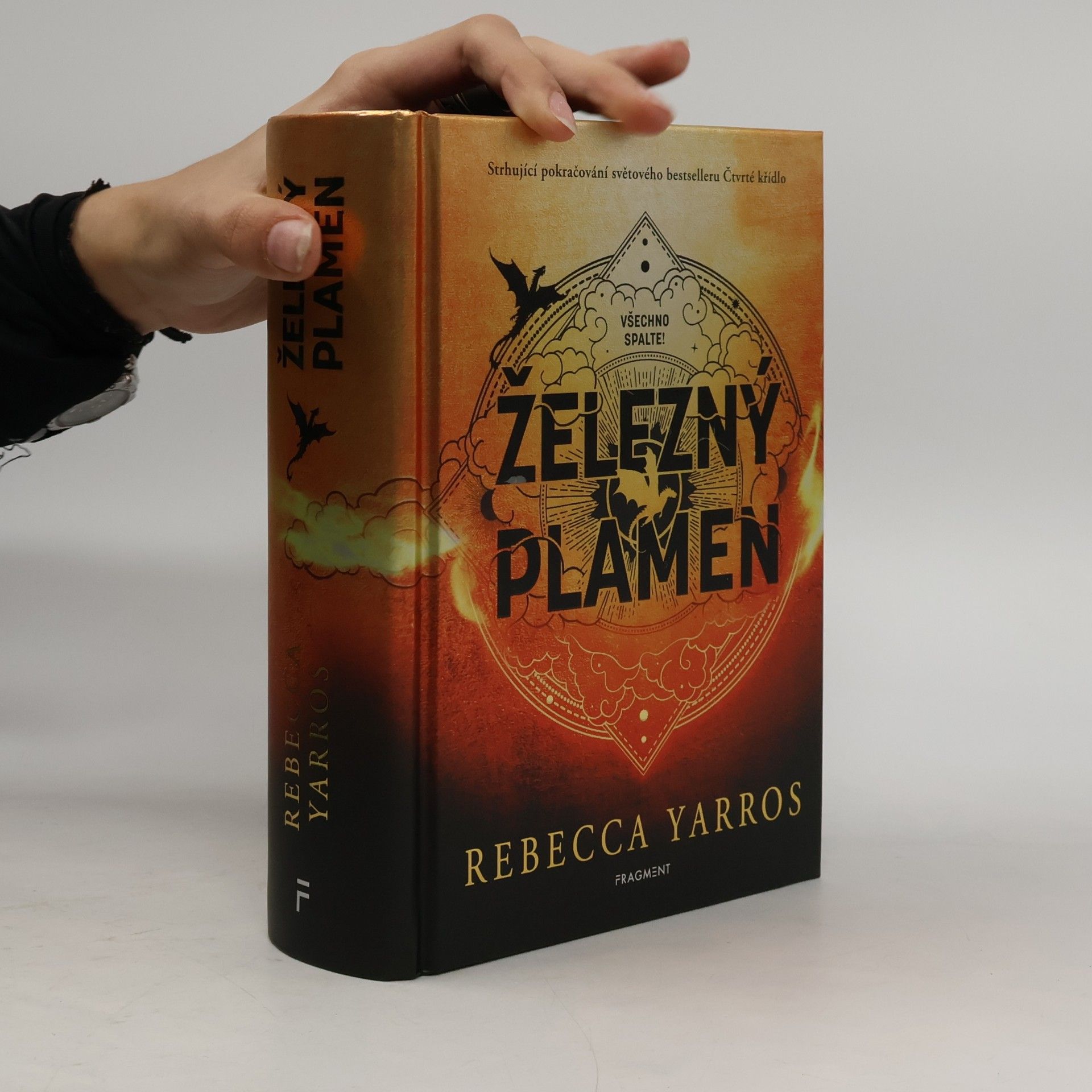 Rebecca Yarros Železný plamen
