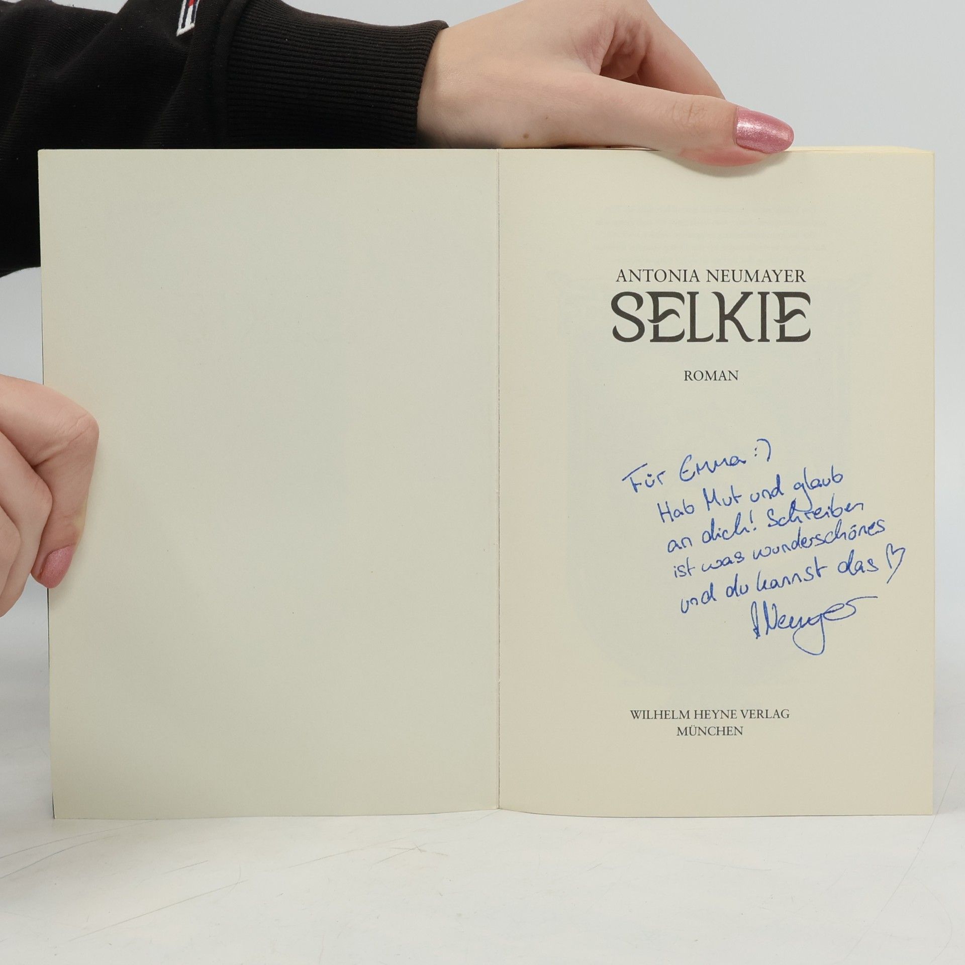 Antonia Neumayer Selkie