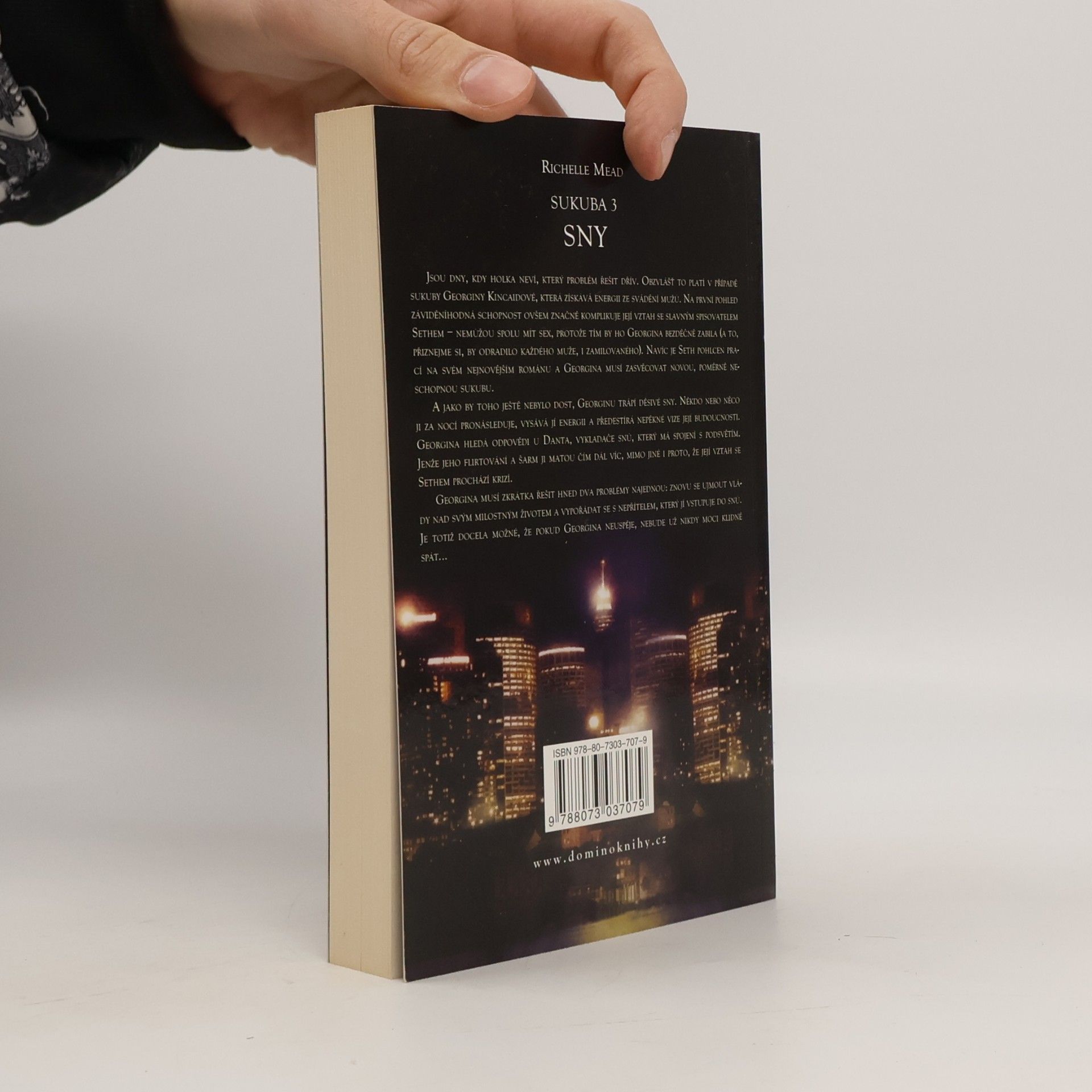 Richelle Mead Sny. Sukuba. 3. díl