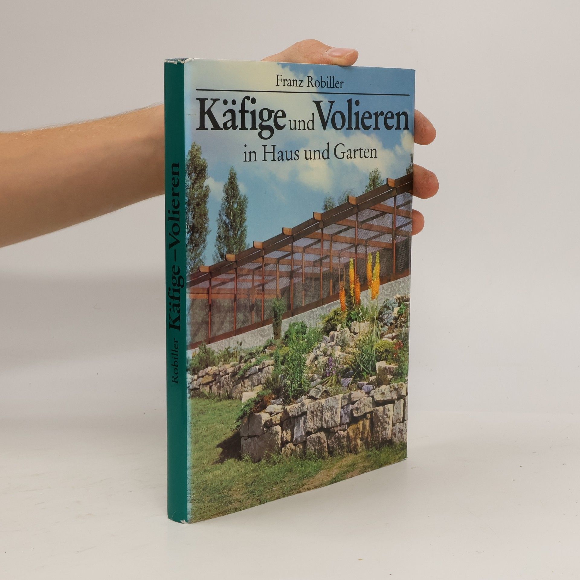 Käfige und Volieren in Haus und Garten