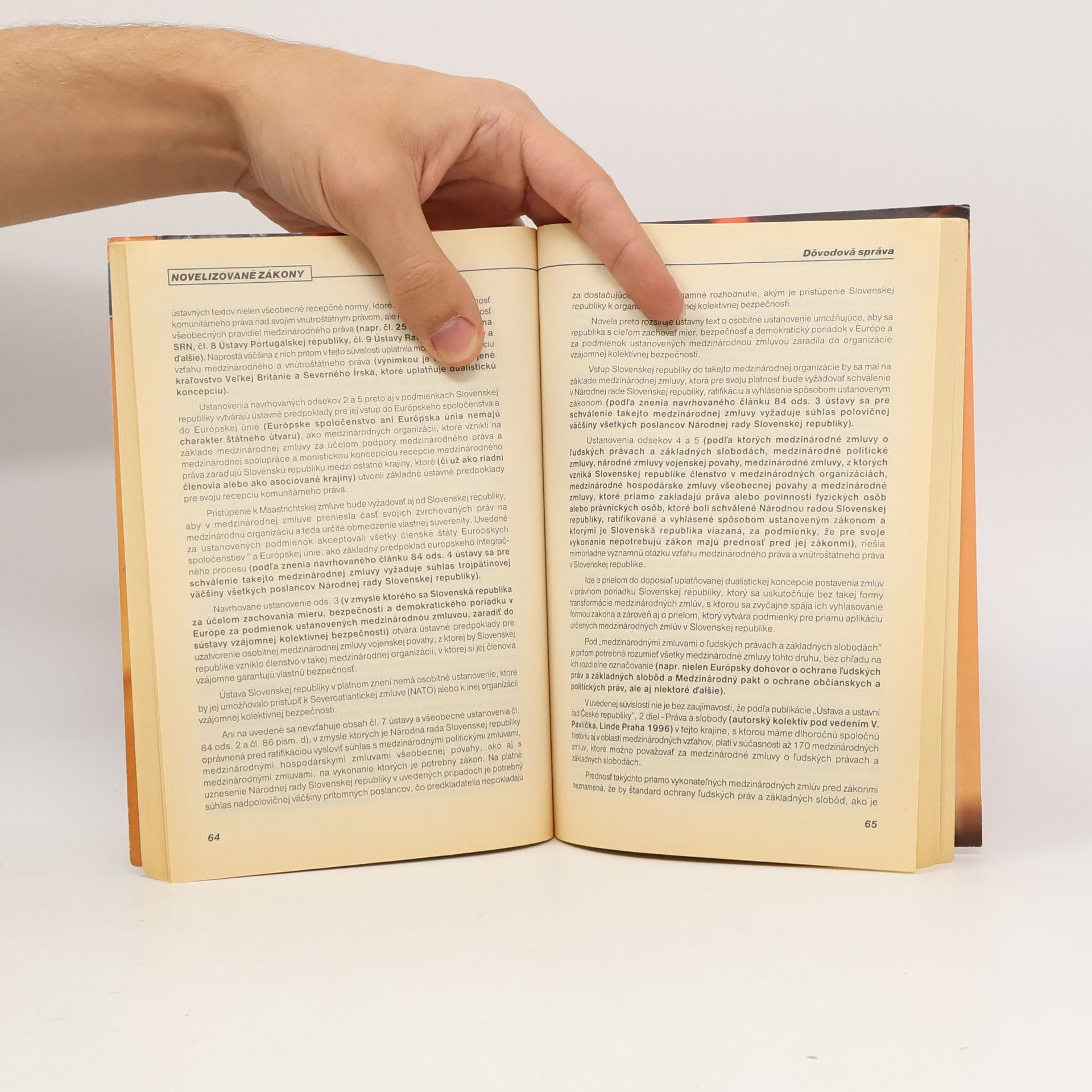 Autorenkollektiv Novelizovaná Ústava